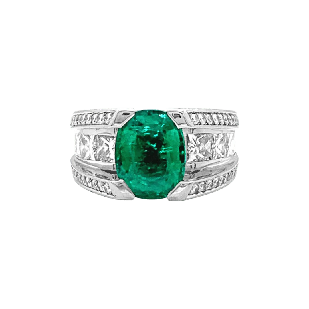 White gold, emerald and diamond Ring