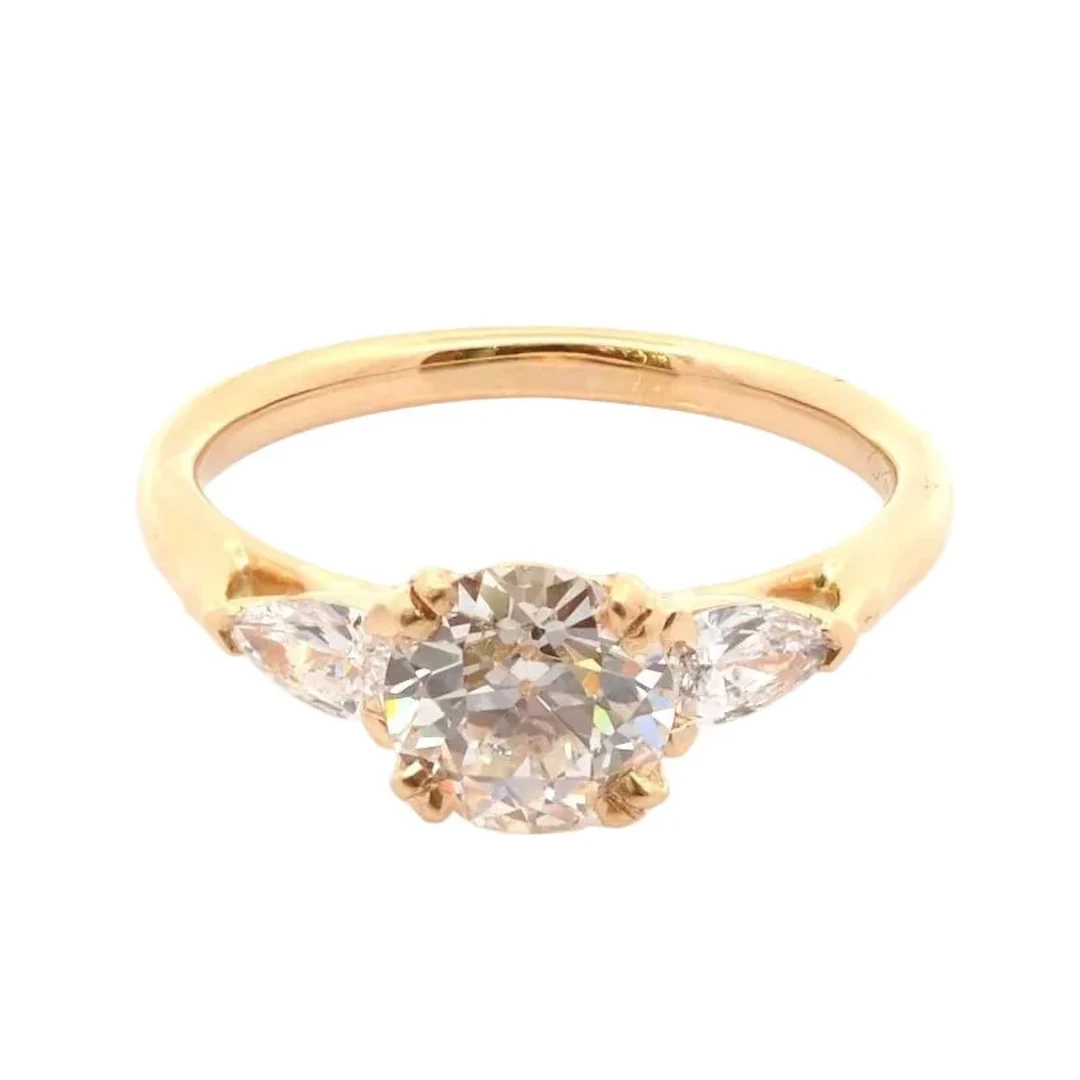 Trilogy Ring in Yellow Gold and Diamonds