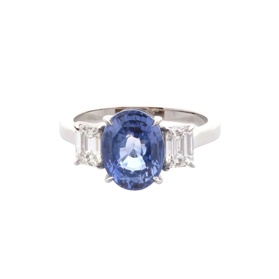 Trilogy ring in platinum, sapphire and diamonds