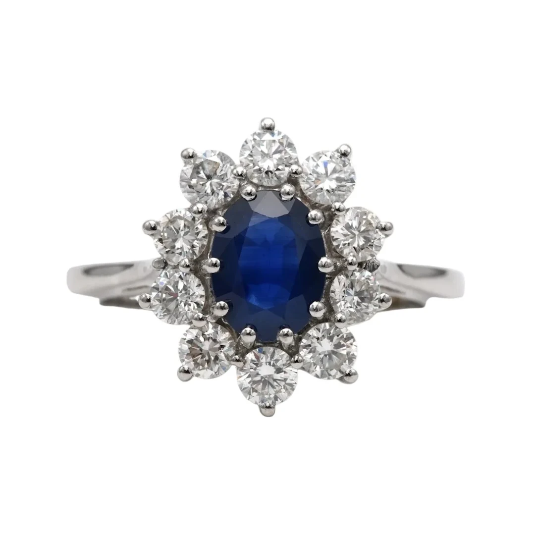 Entourage Ring in White gold, Sapphire and Diamonds
