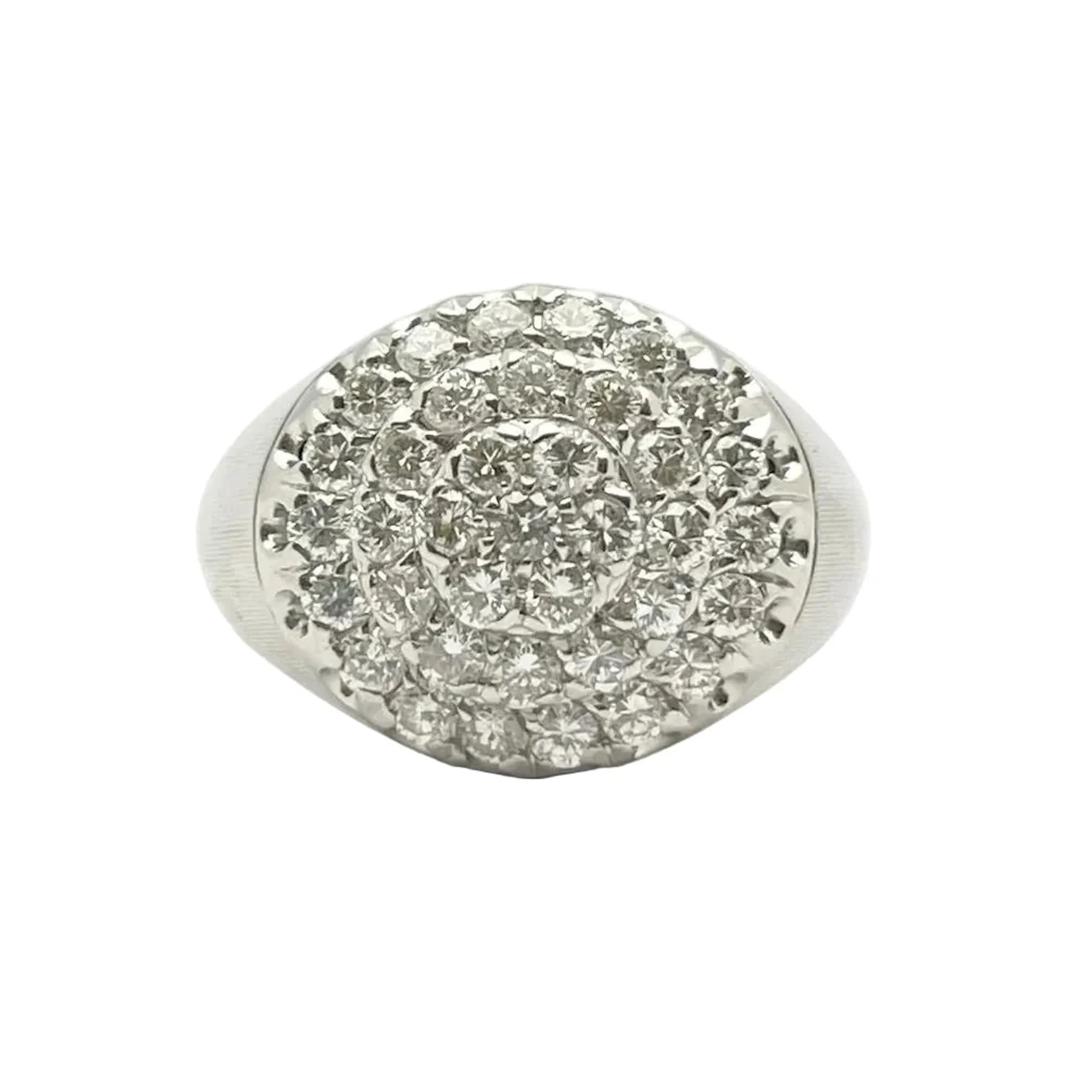 Ring Paved in white gold and diamonds.