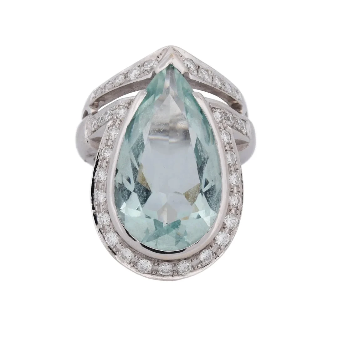 "Entourage" Ring in White Gold, Aquamarine, and Diamonds