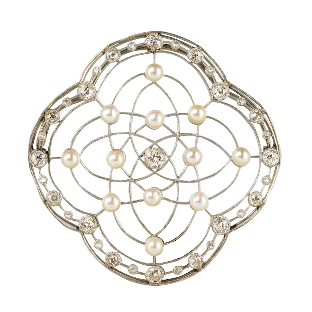 Brooch Pin in paltinium, pearls and diamonds