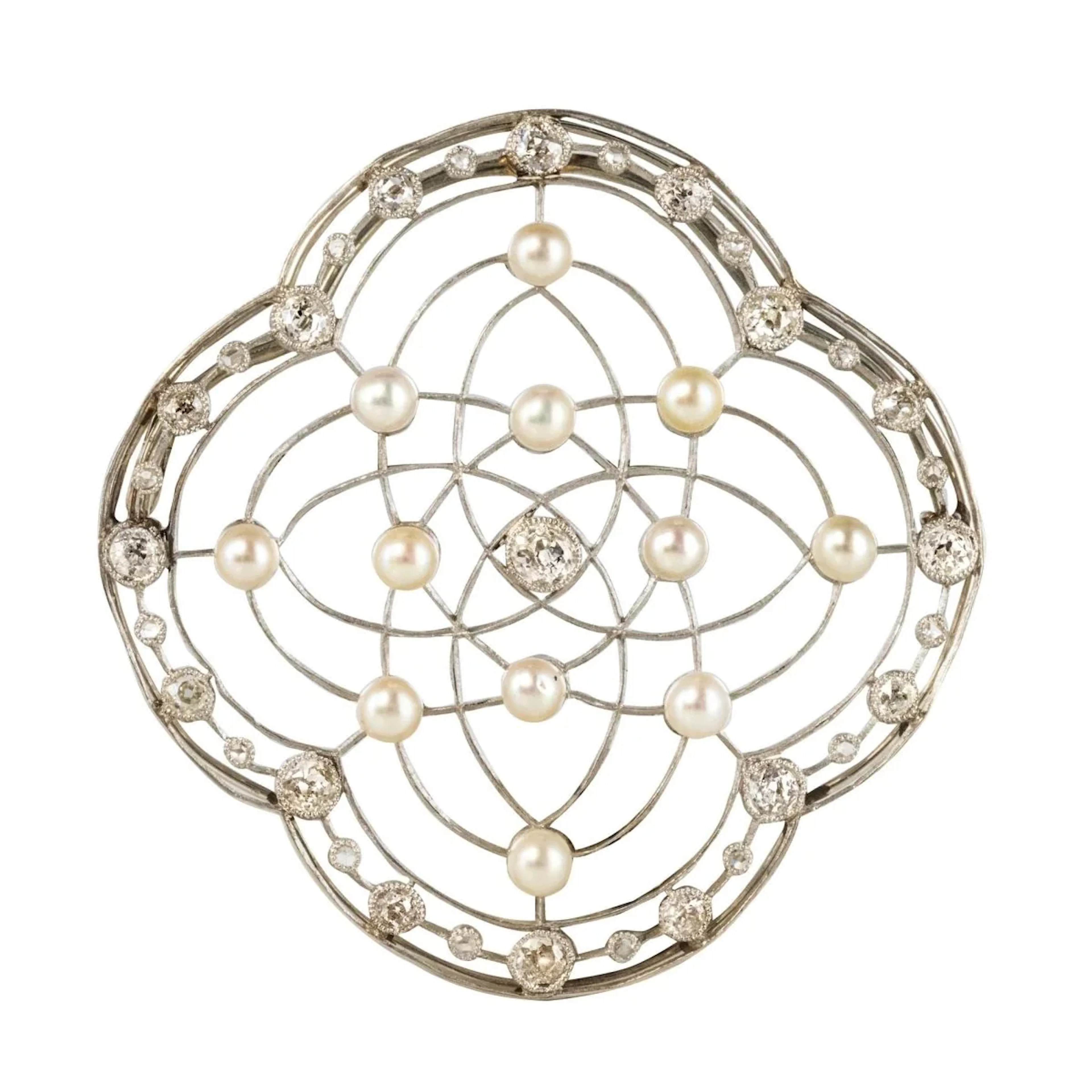Brooch Pin in paltinium, pearls and diamonds