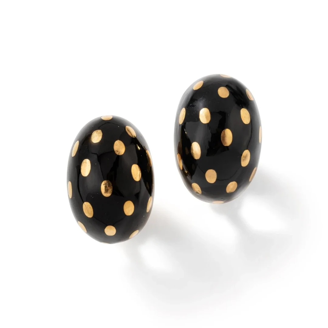 FRED clip-on earrings in yellow gold and black enamel