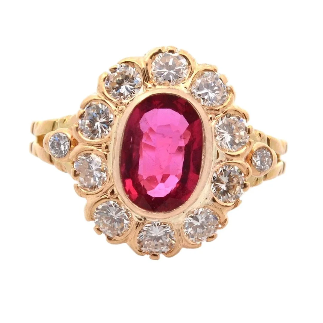 Entourage ring in yellow gold, rubies and diamonds