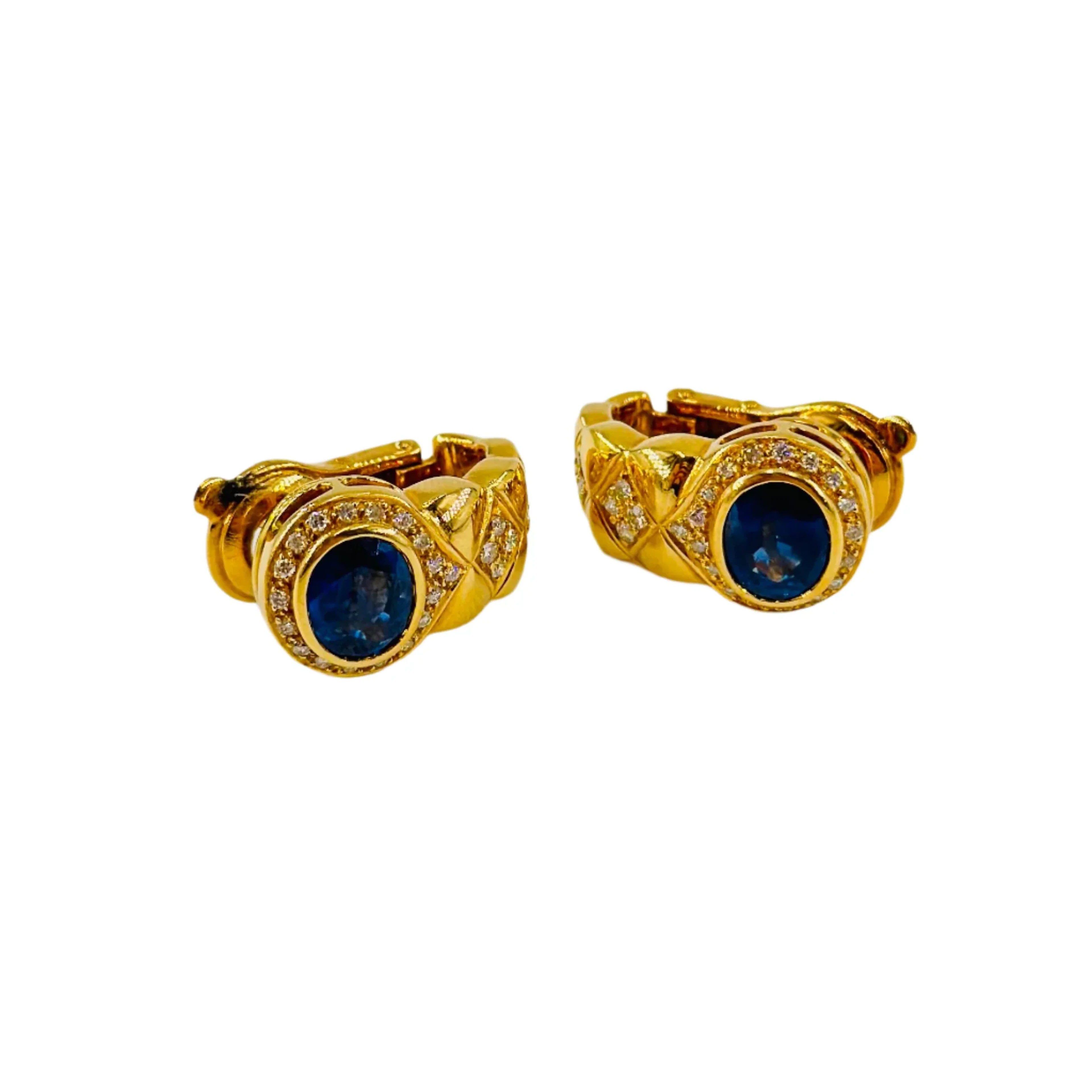 Earrings at yellow gold, sapphire and diamonds