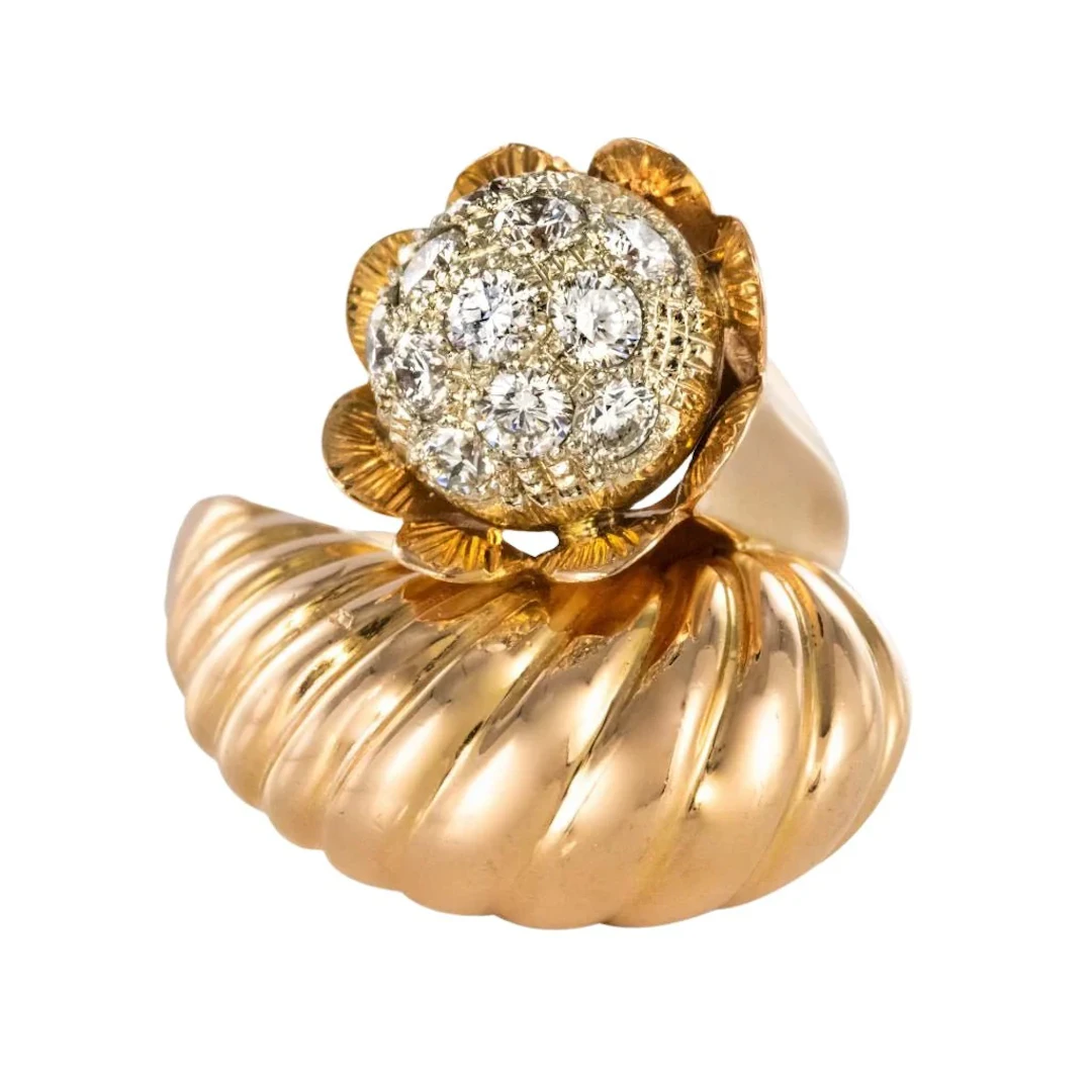 Cocktail ring in yellow gold and diamonds