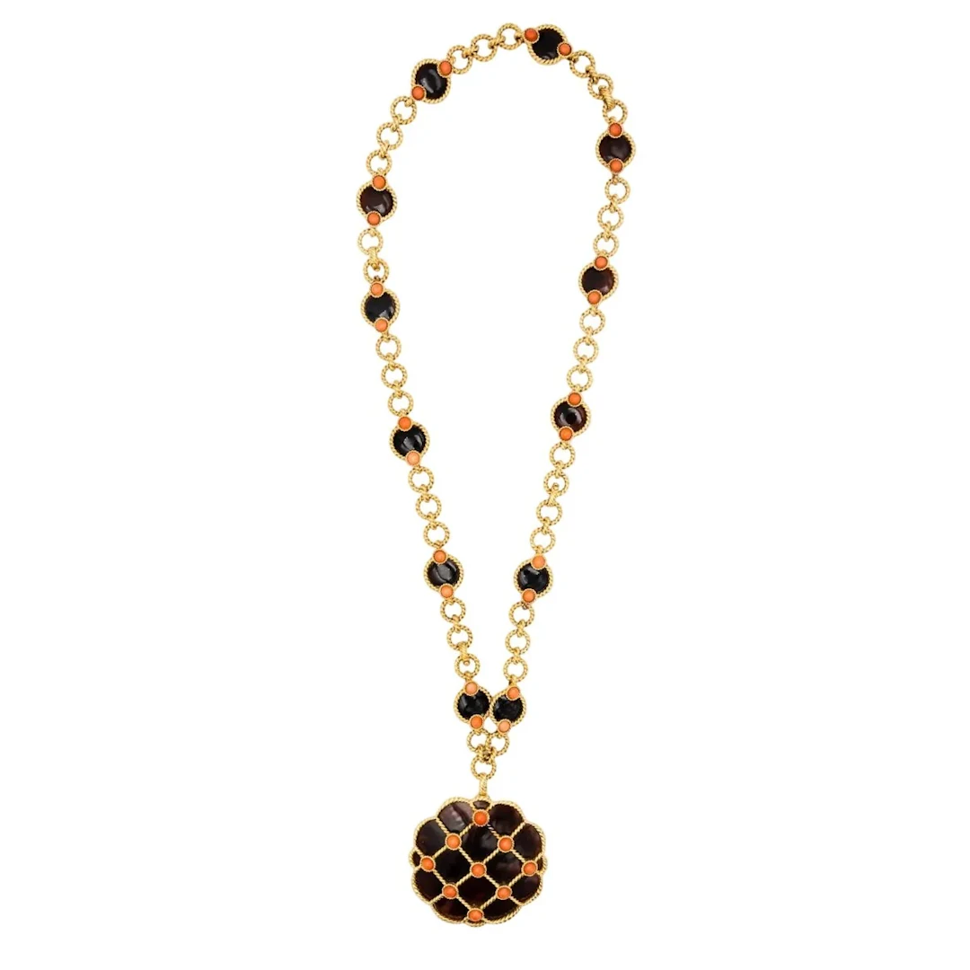 BOUCHERON Pendant Necklace in yellow gold and coral