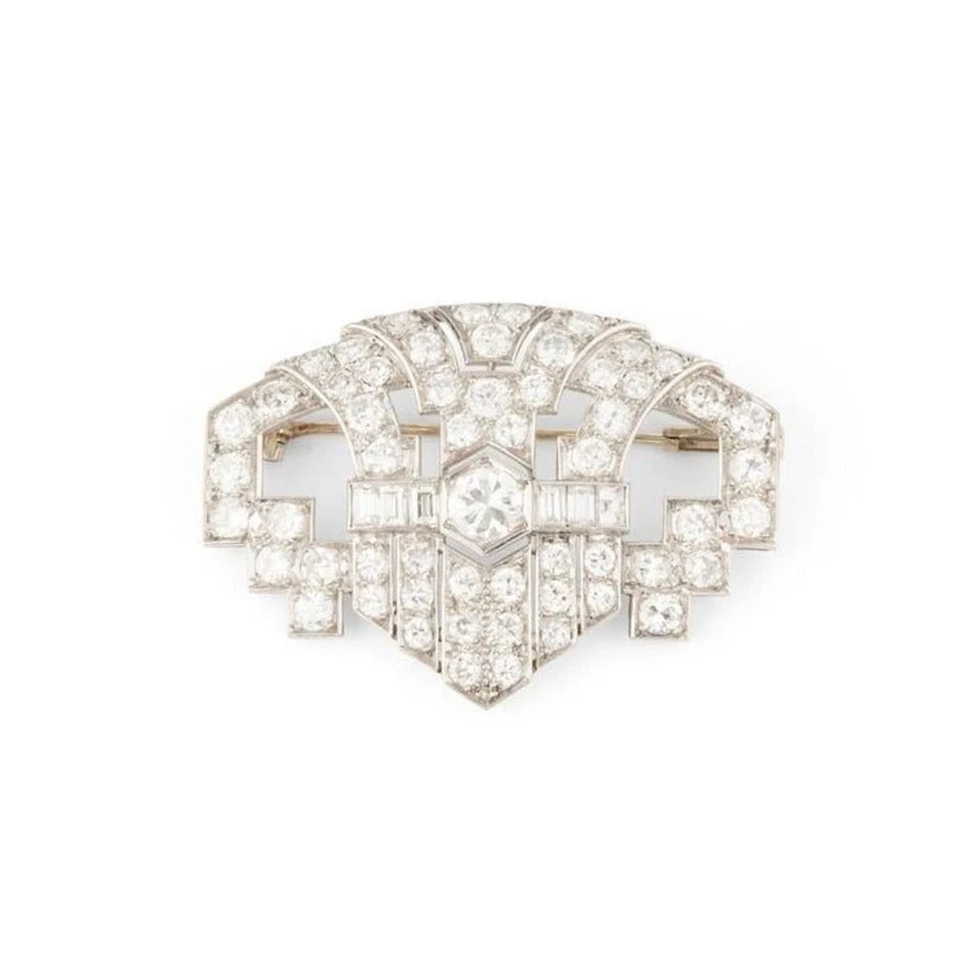 Art Deco brooch in platinum and diamond