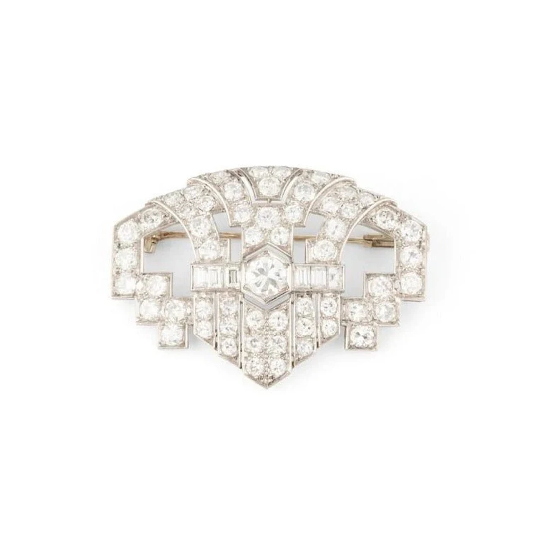 Art Deco brooch in platinum and diamond