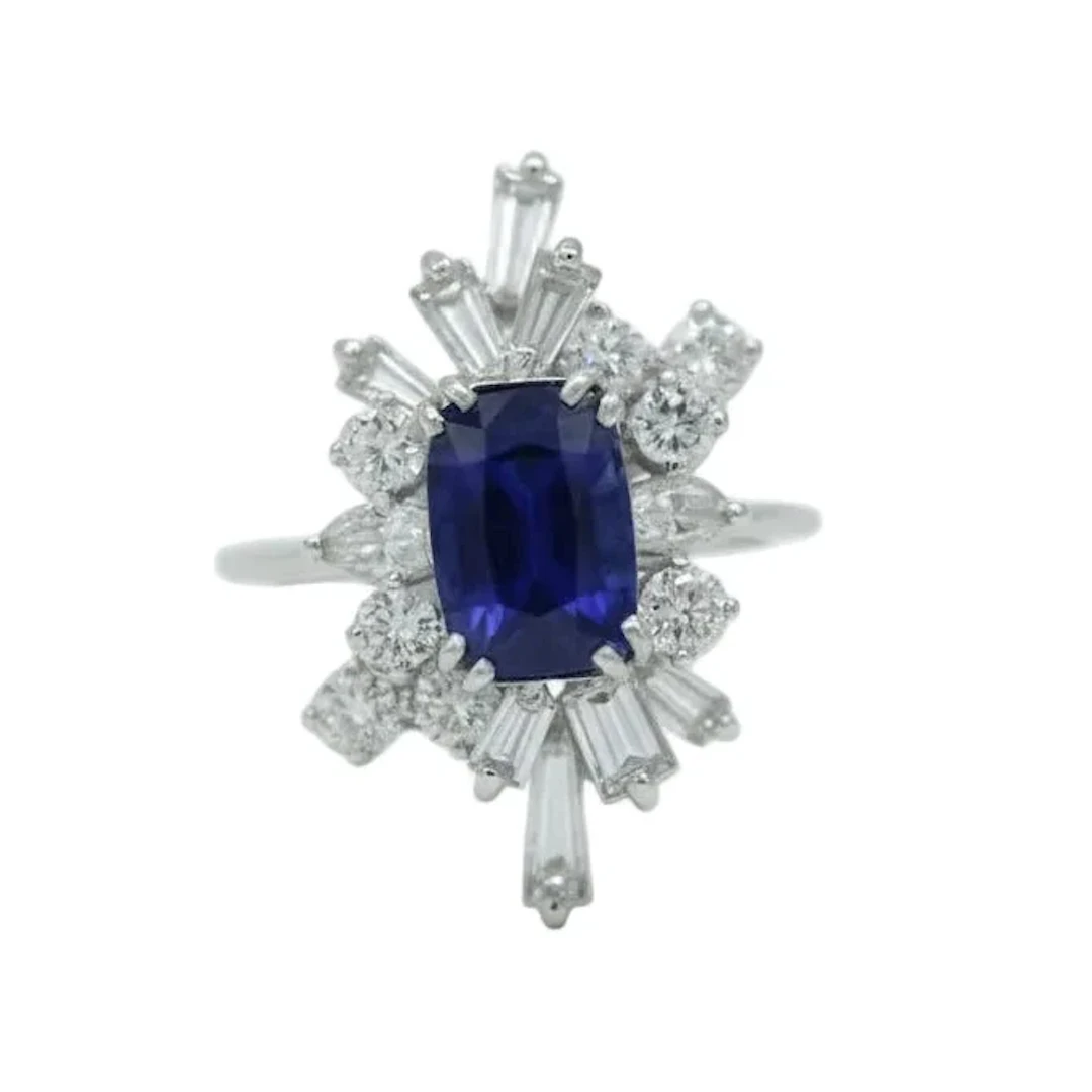 Ring Cocktail in white gold, sapphire and diamonds