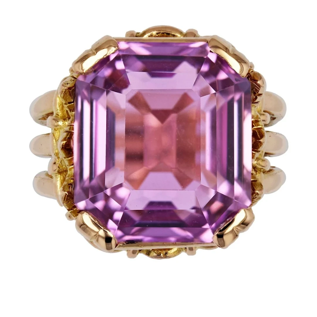 Cocktail ring in yellow gold and kunzite