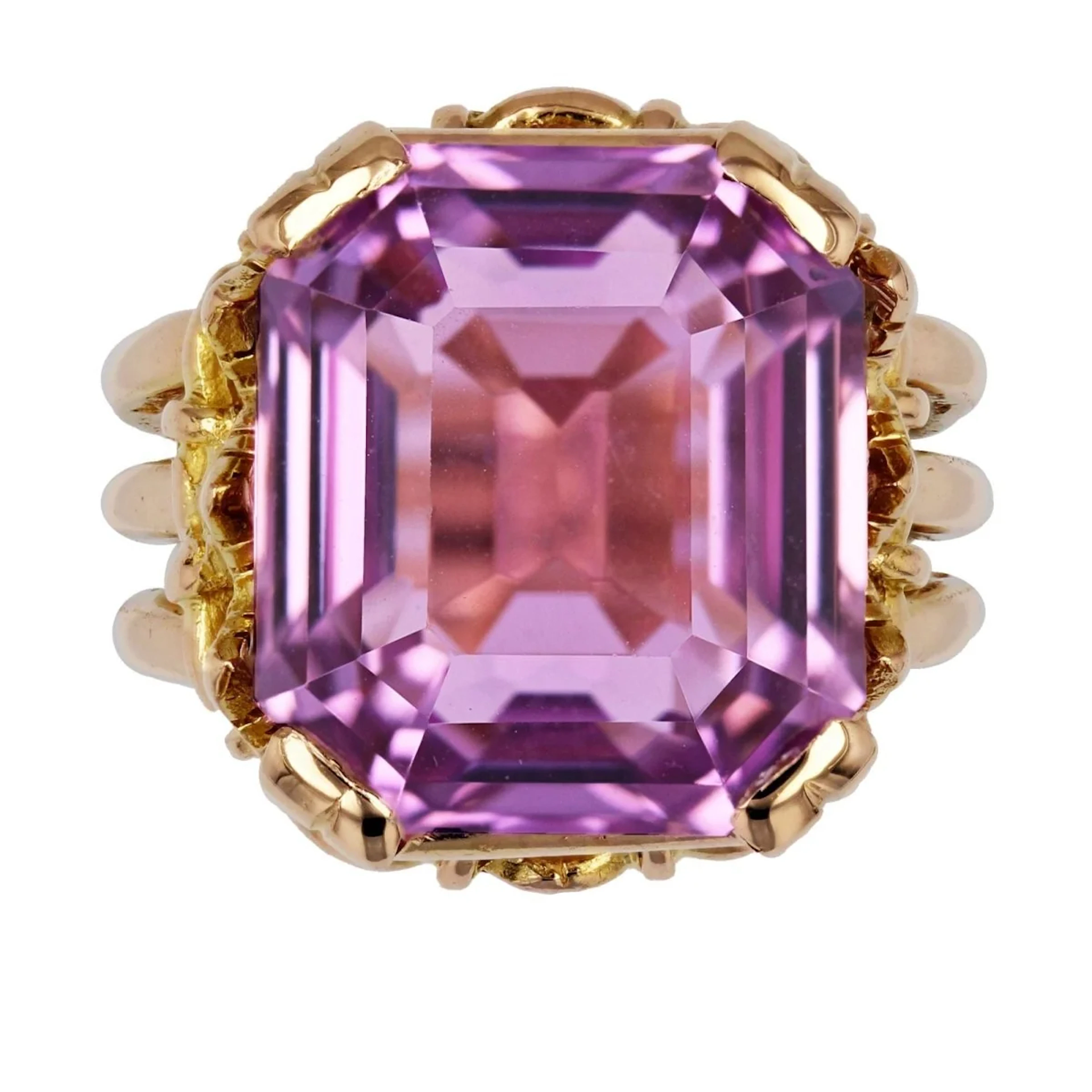 Cocktail ring in yellow gold and kunzite