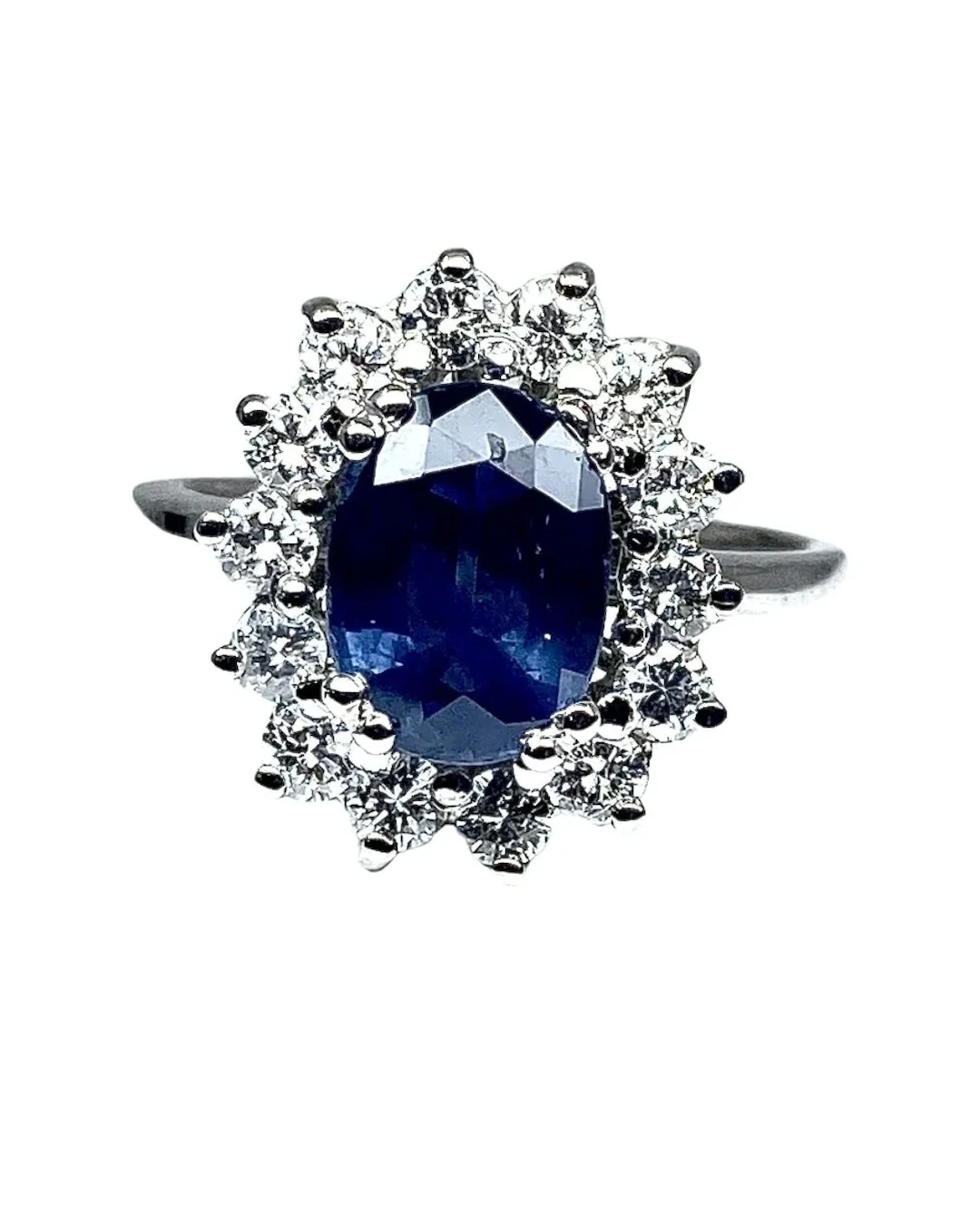Marguerite ring in white gold, sapphire and diamonds