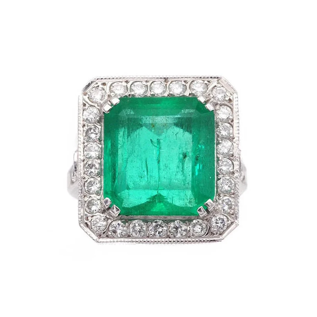 "Entourage" Ring in White Gold, Emerald, and Diamonds