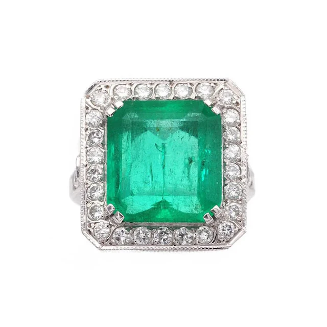 Bague Entourage en or blanc, émeraude et diamants