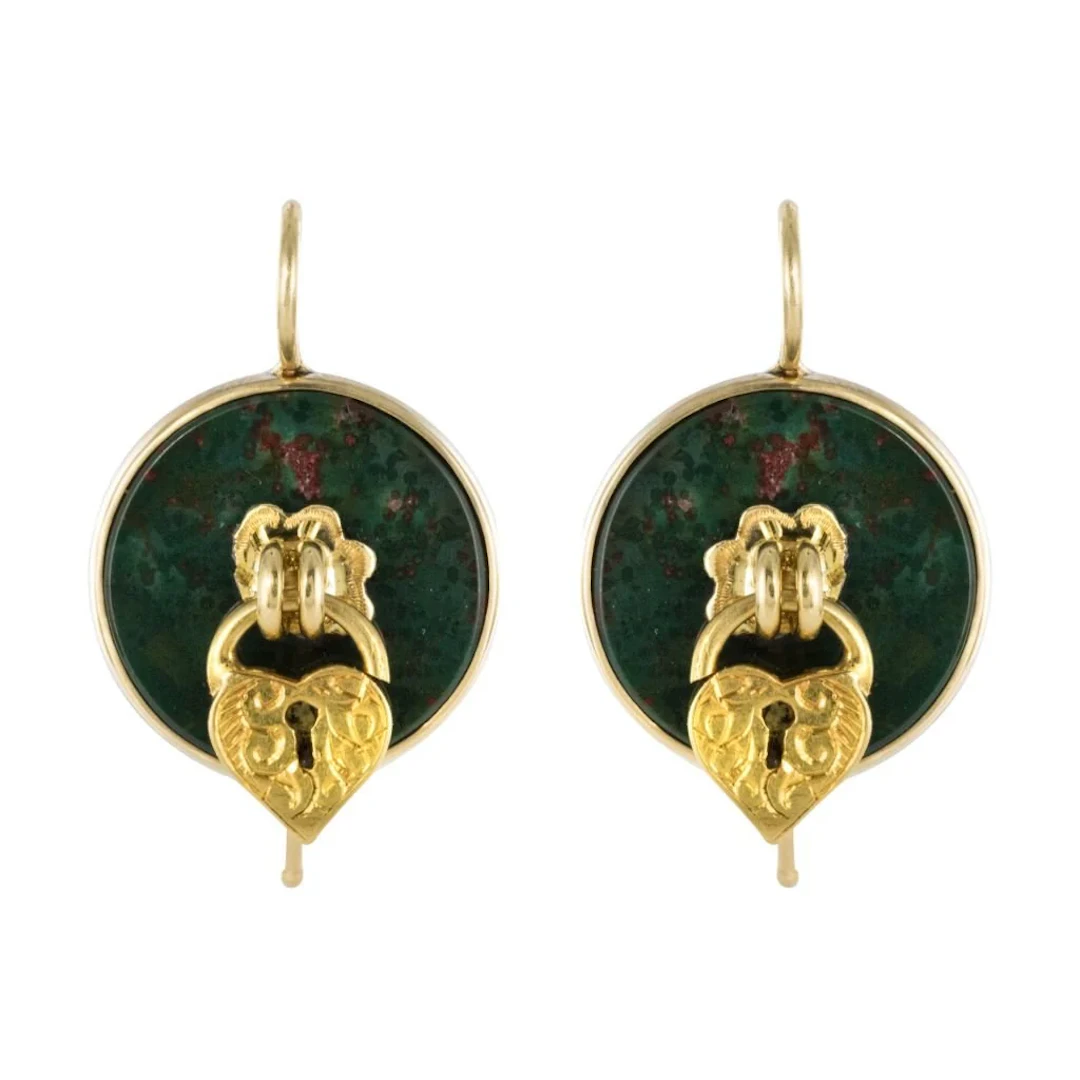Sleeper earrings in yellow gold and jasper