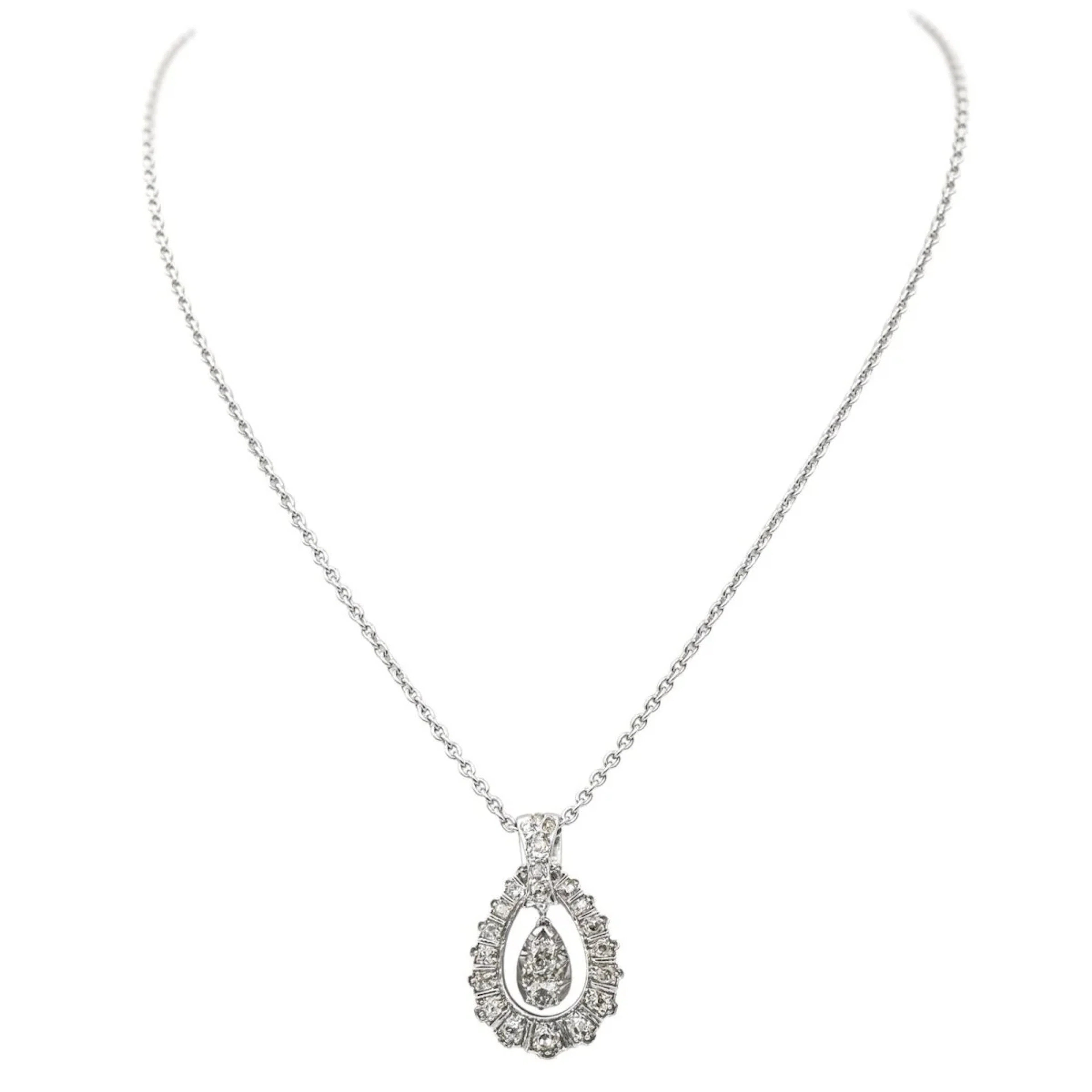 Pendant necklace in white gold and diamonds
