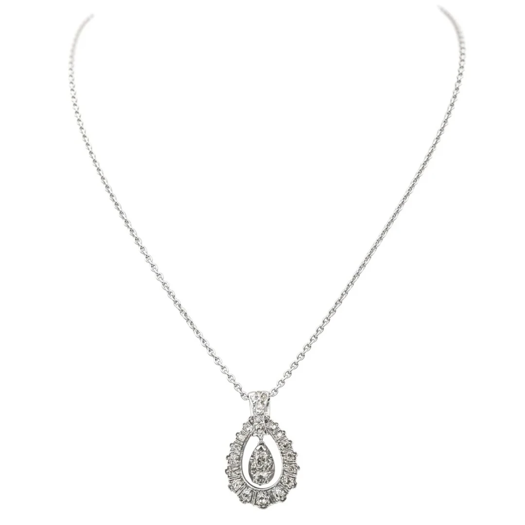 Pendant necklace in white gold and diamonds