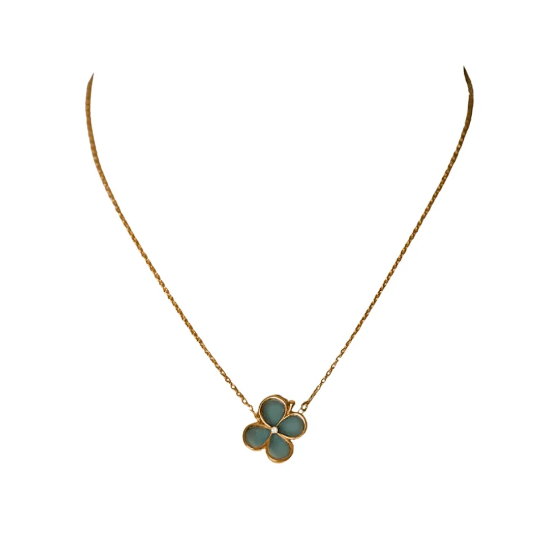VAN CLEEF & ARPELS Pendant Necklace in yellow gold, chalcedony and diamond