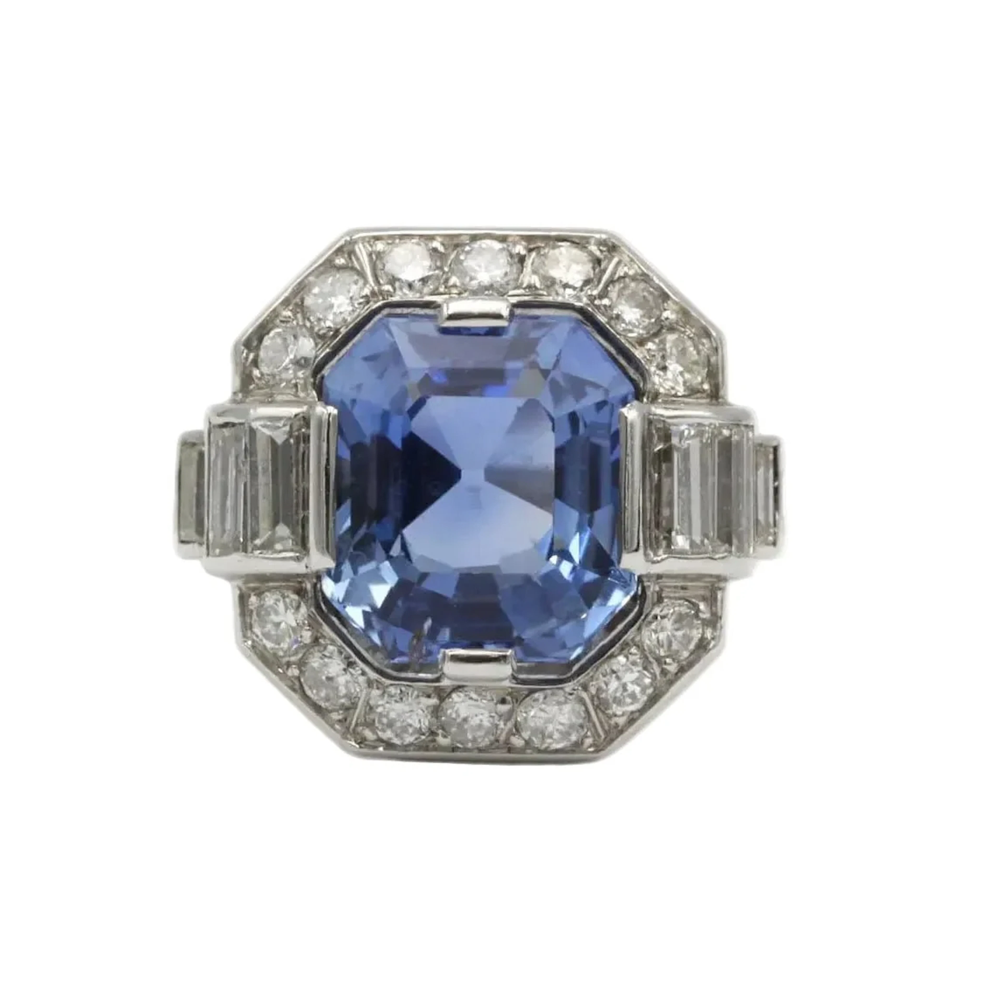 Ring Surroundings in paltinium, sapphire and diamonds