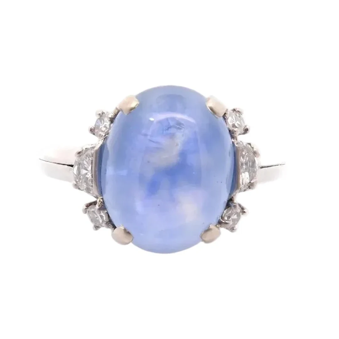 Bague en or blanc, saphir et diamants
