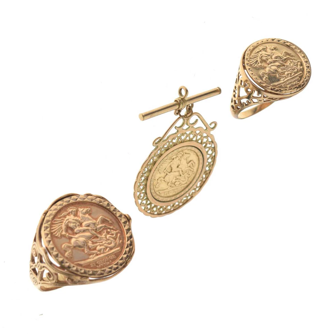 Two 9ct gold medallion rings, each set a St George Medal, etc (3)