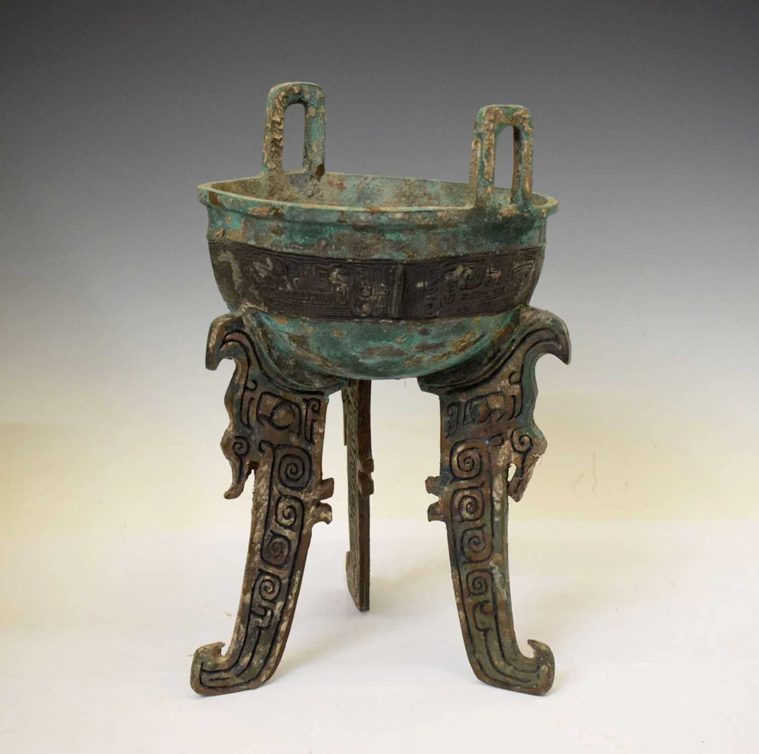 20th century Chinese limited edition bronze Ding or cooking vessel