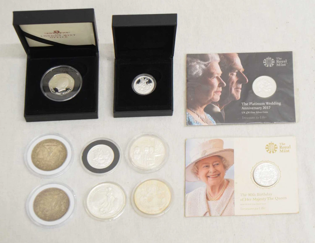 Collection of silver GB and World coinage to include two Elizabeth
