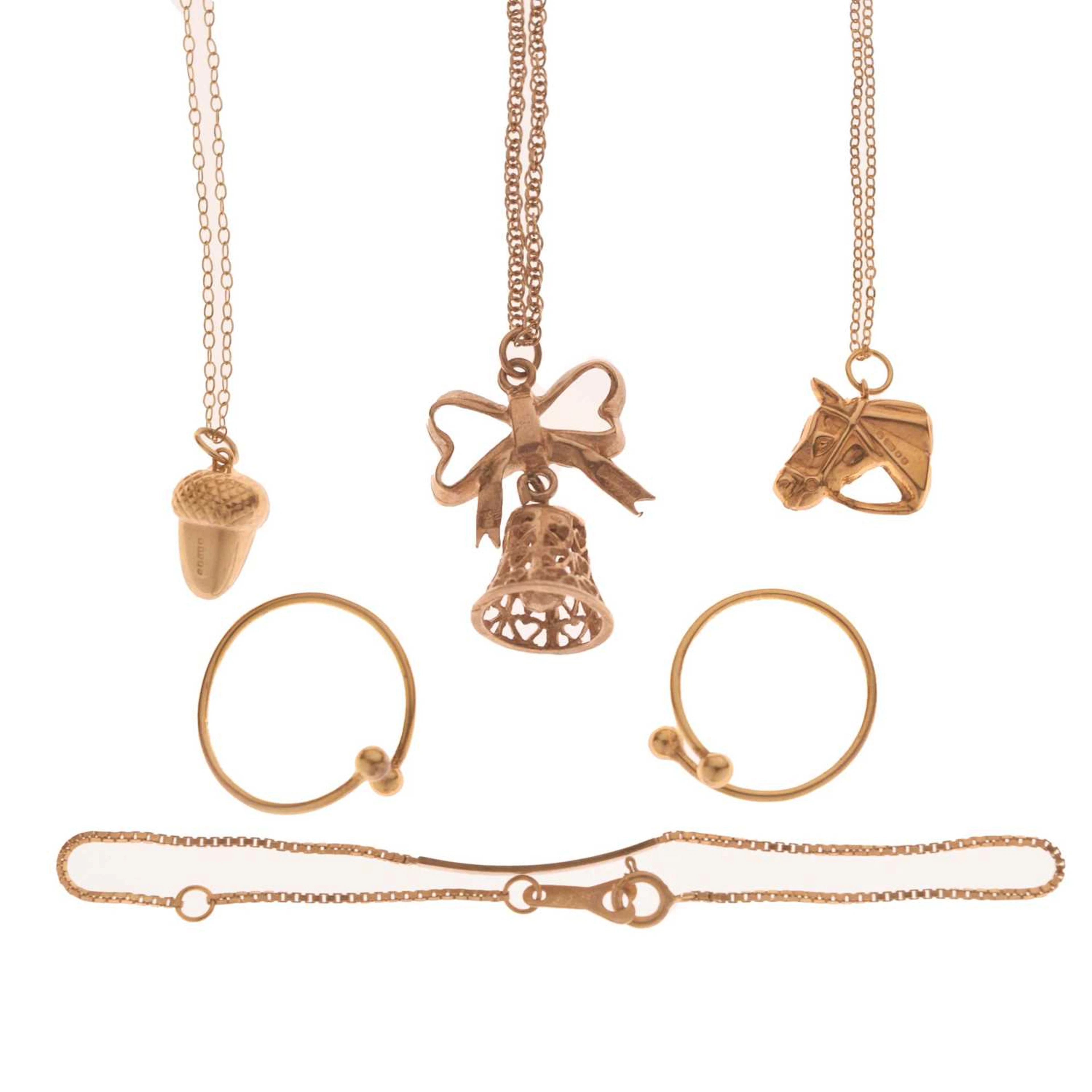 Assorted 9ct gold pendants, etc