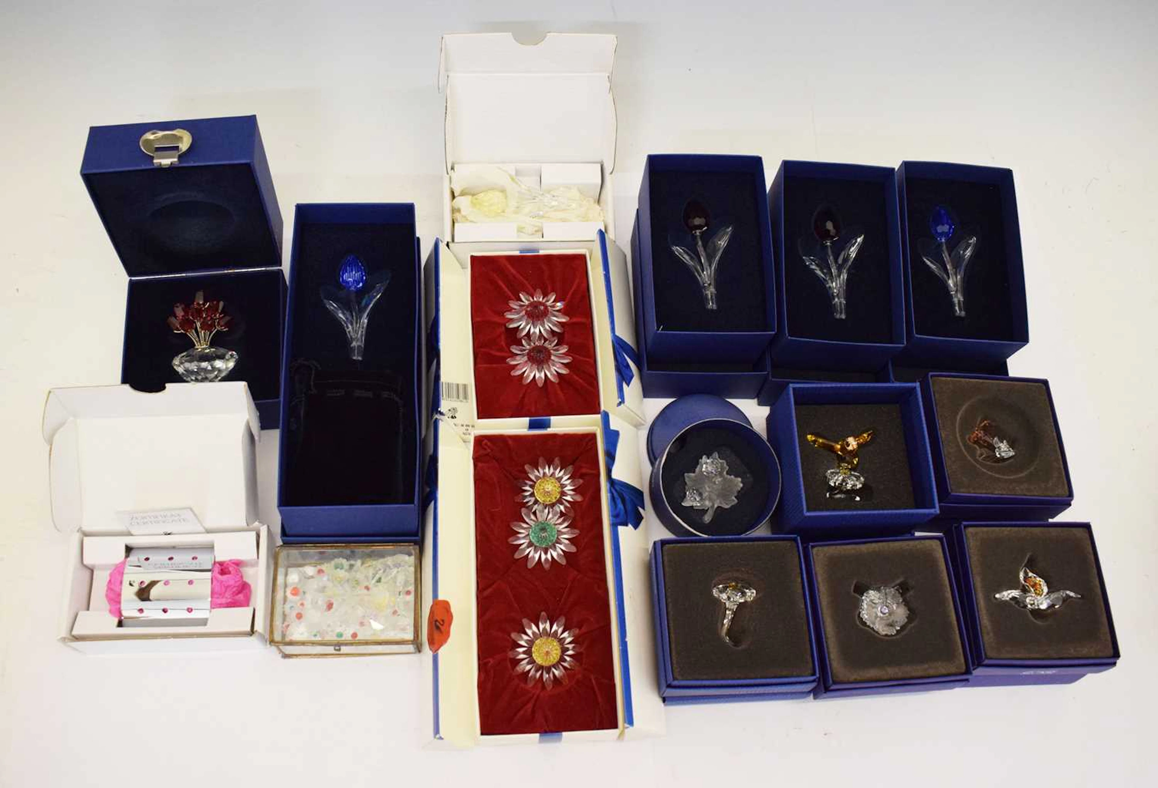 Swarovski - Collection of flowers and other ornaments