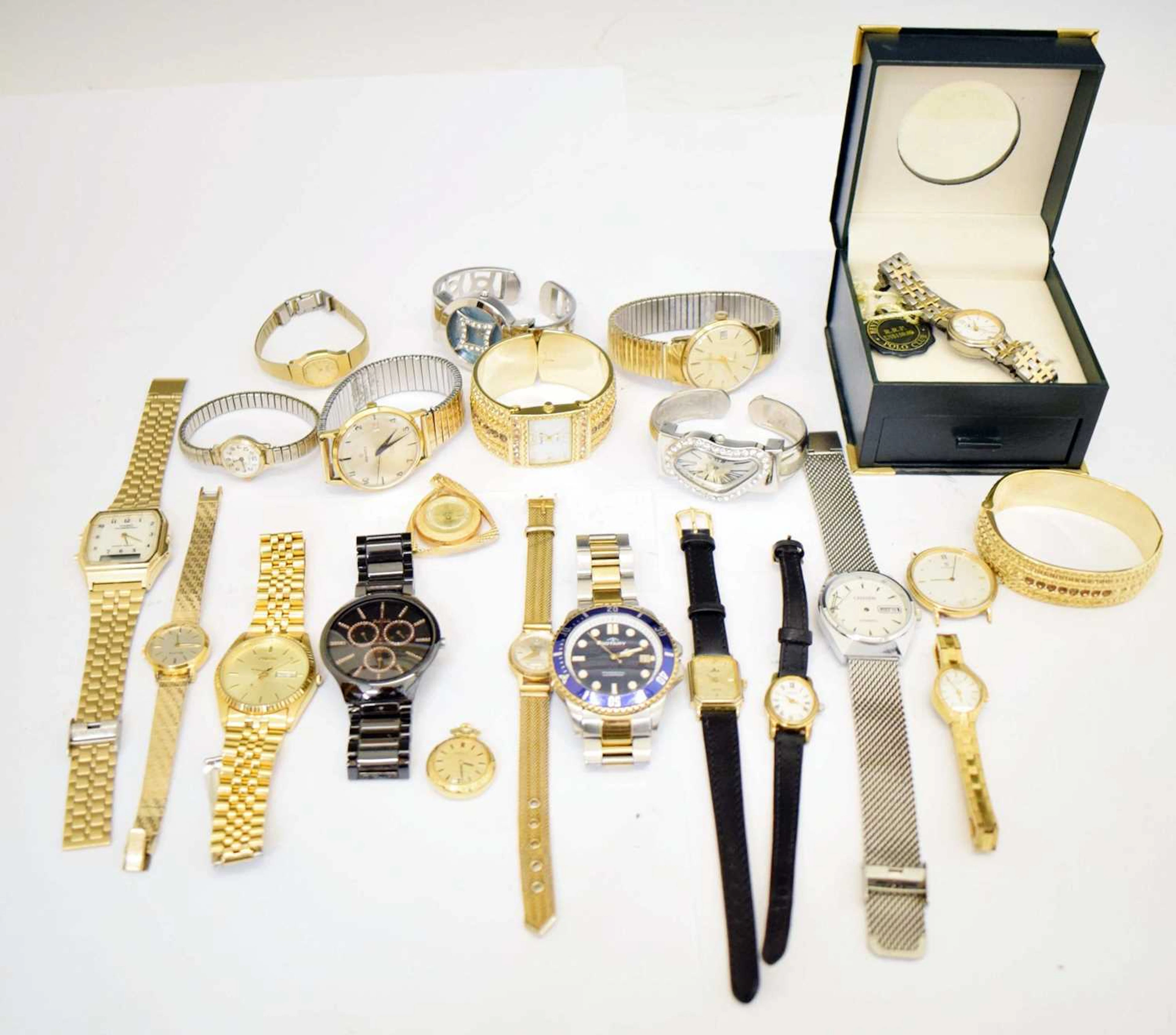 A quantity of fashion watches