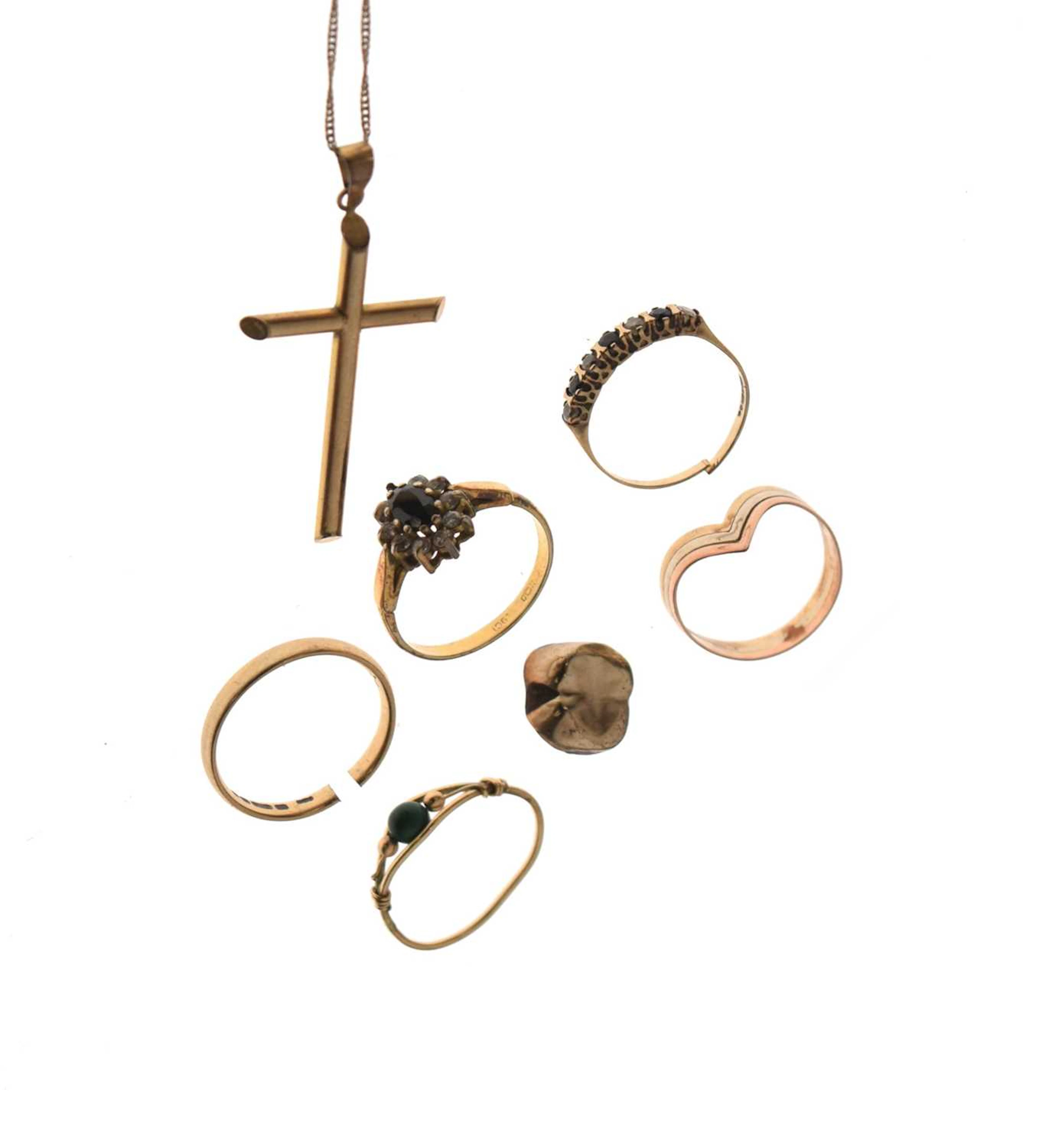 Assorted gold jewellery