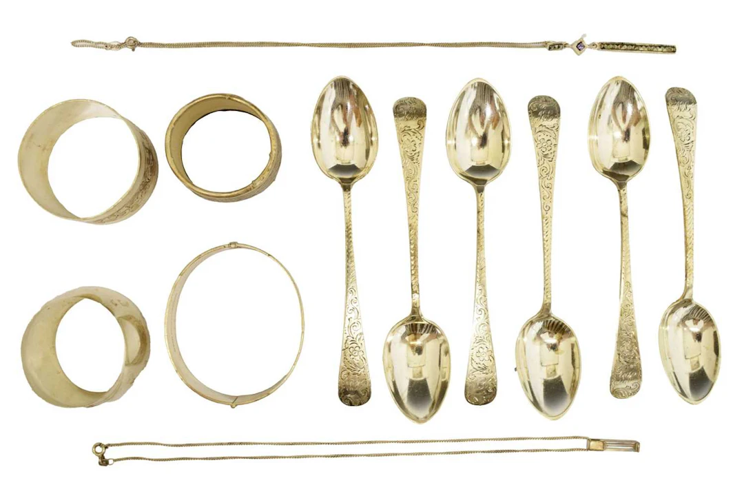 Group of silver comprising a set of six Scottish silver teaspoons, etc