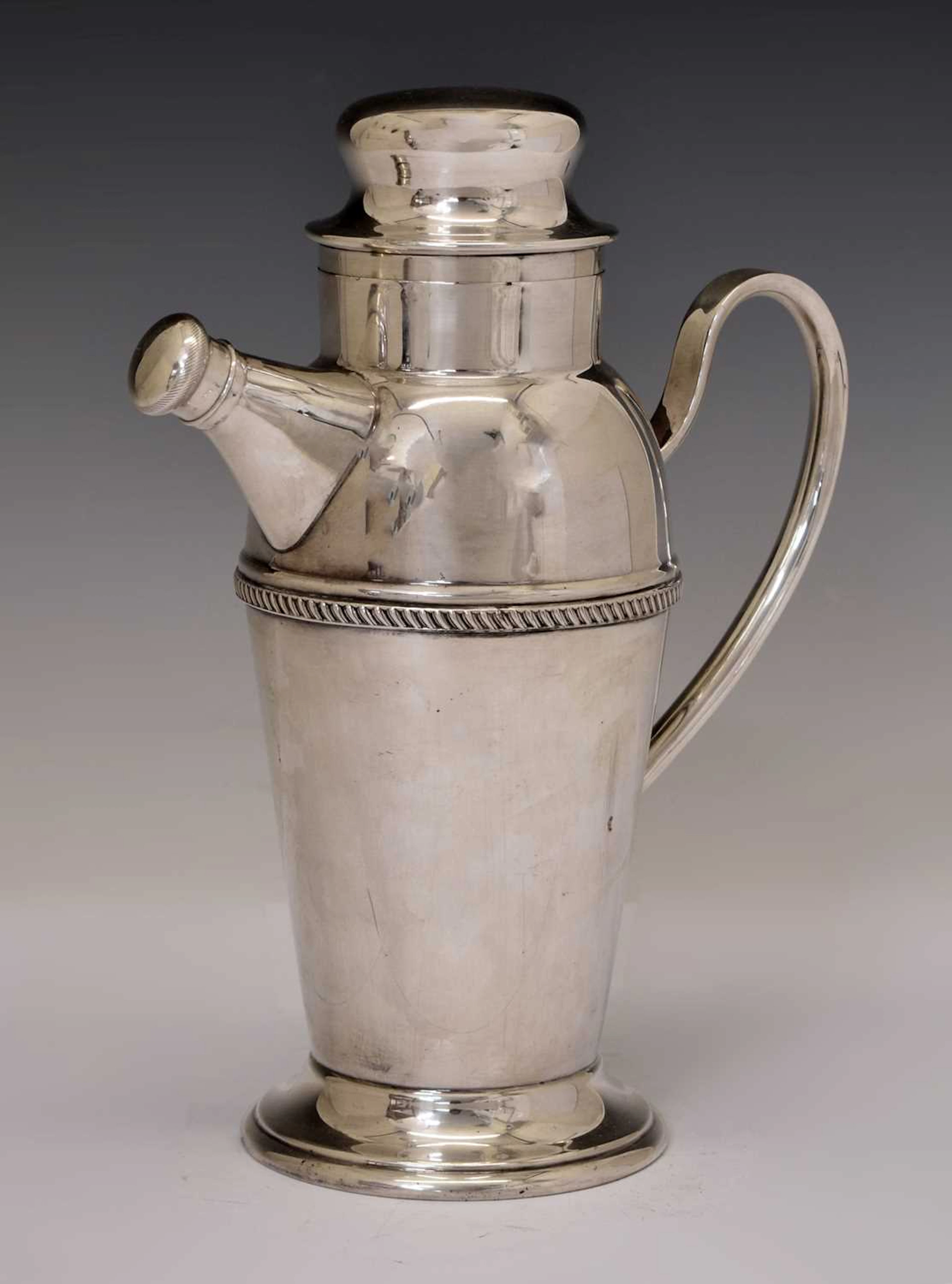 Mid 20th century silver plated cocktail shaker in the Art Deco manner