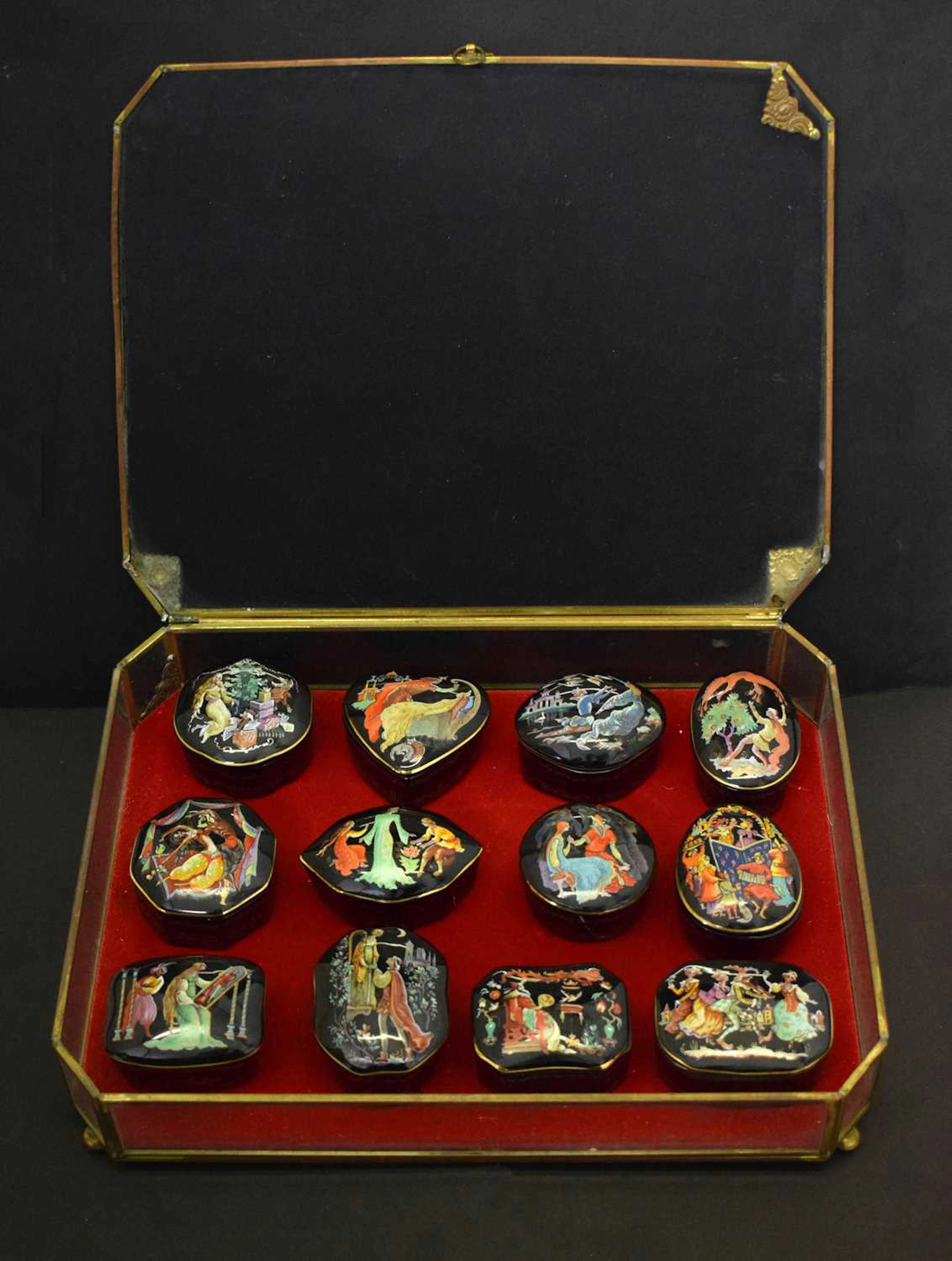 Complete collection of 12 Franklin Mint musical boxes 'Masterpieces