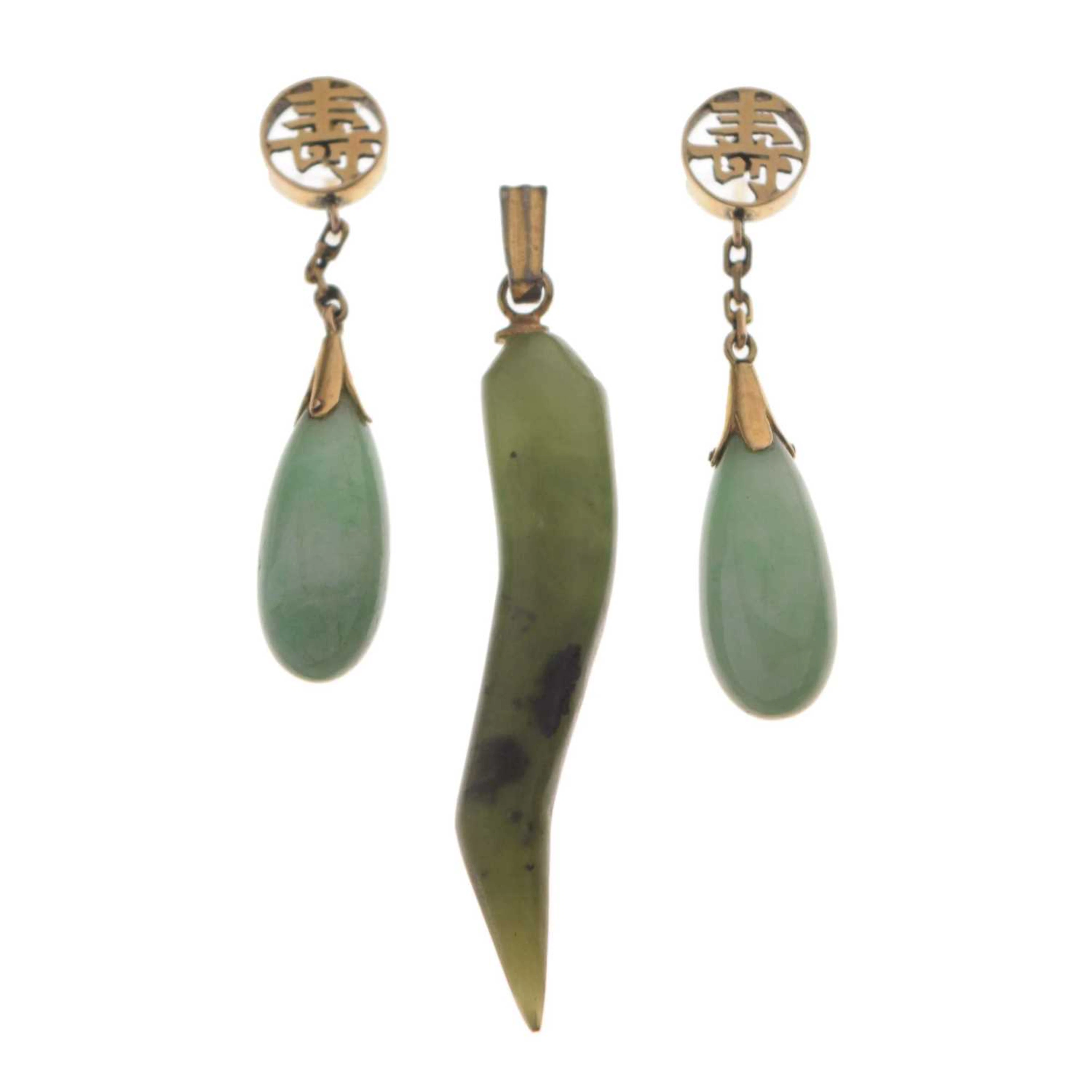 Pair of Chinese jade drop earrings, and a pendant, etc