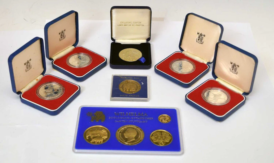 Royal Mint - Four Elizabeth II Silver Jubilee silver proof crowns