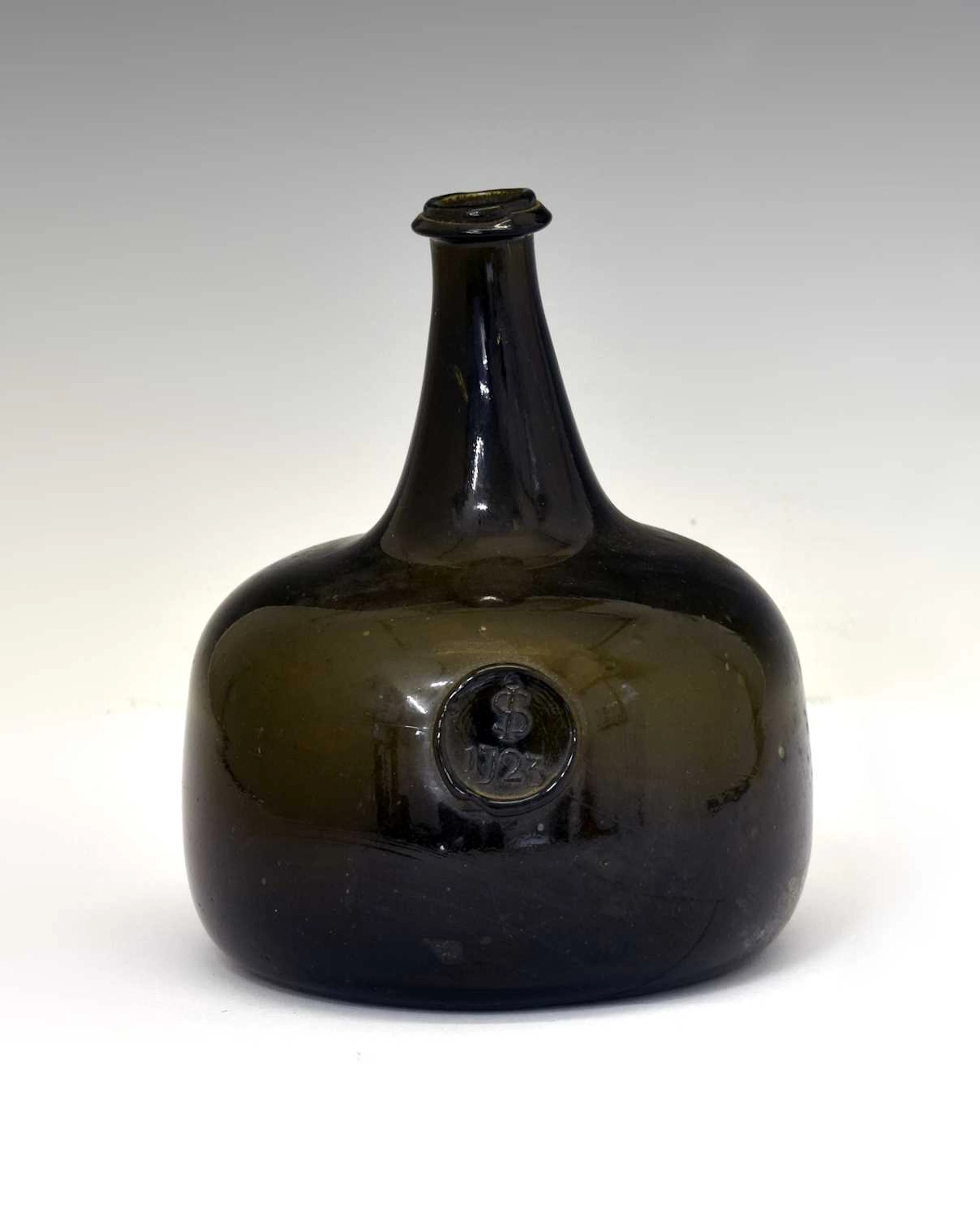 Dated George I olive green glass seal bottle of mallet form, monogram IS 1723