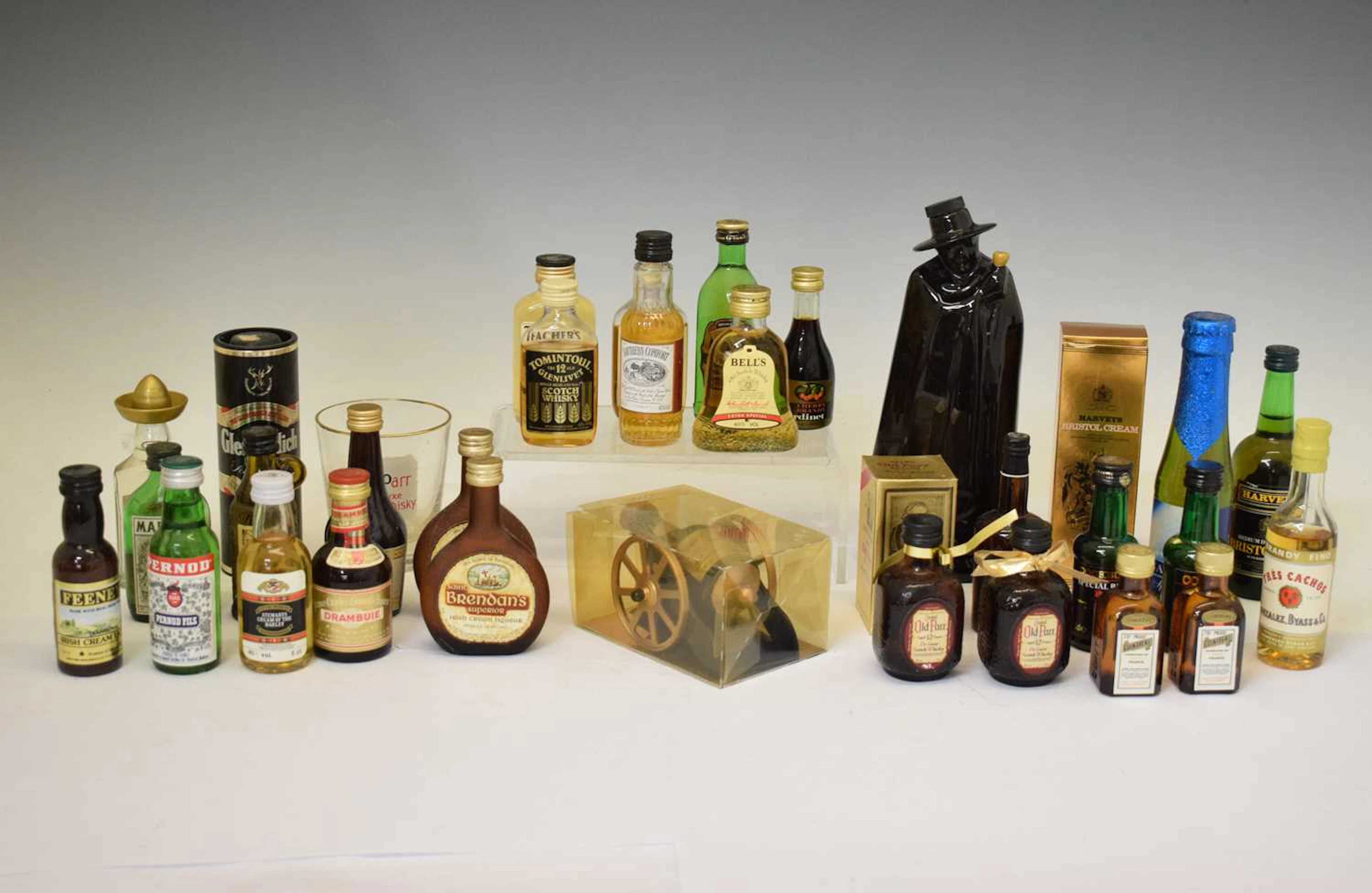 A quantity of miniatures and related drinking ephemera