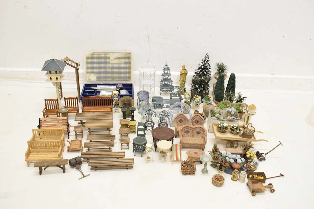 Large quantity of modern doll's house garden accessories