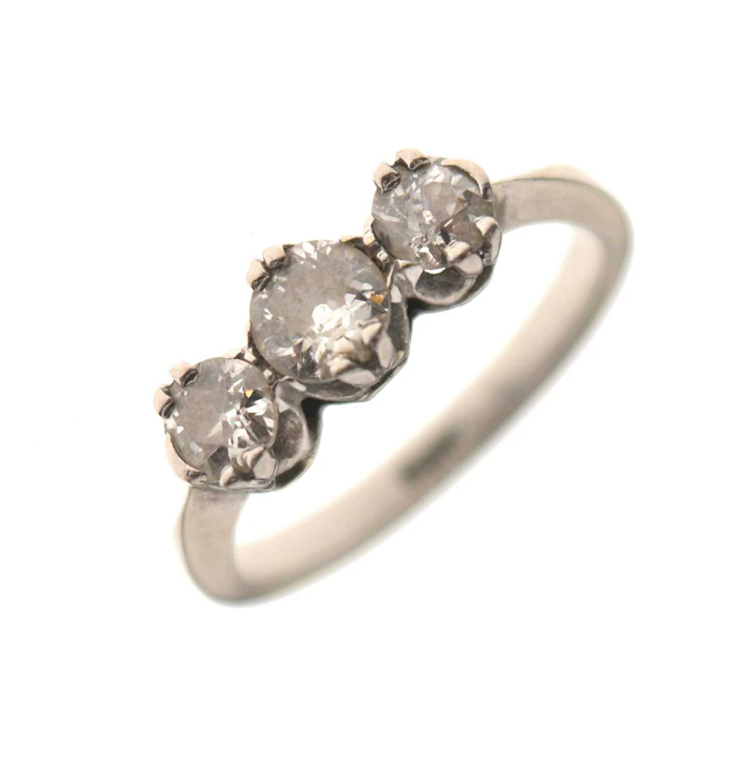 Diamond three-stone white metal ring, stamped 'PLAT'