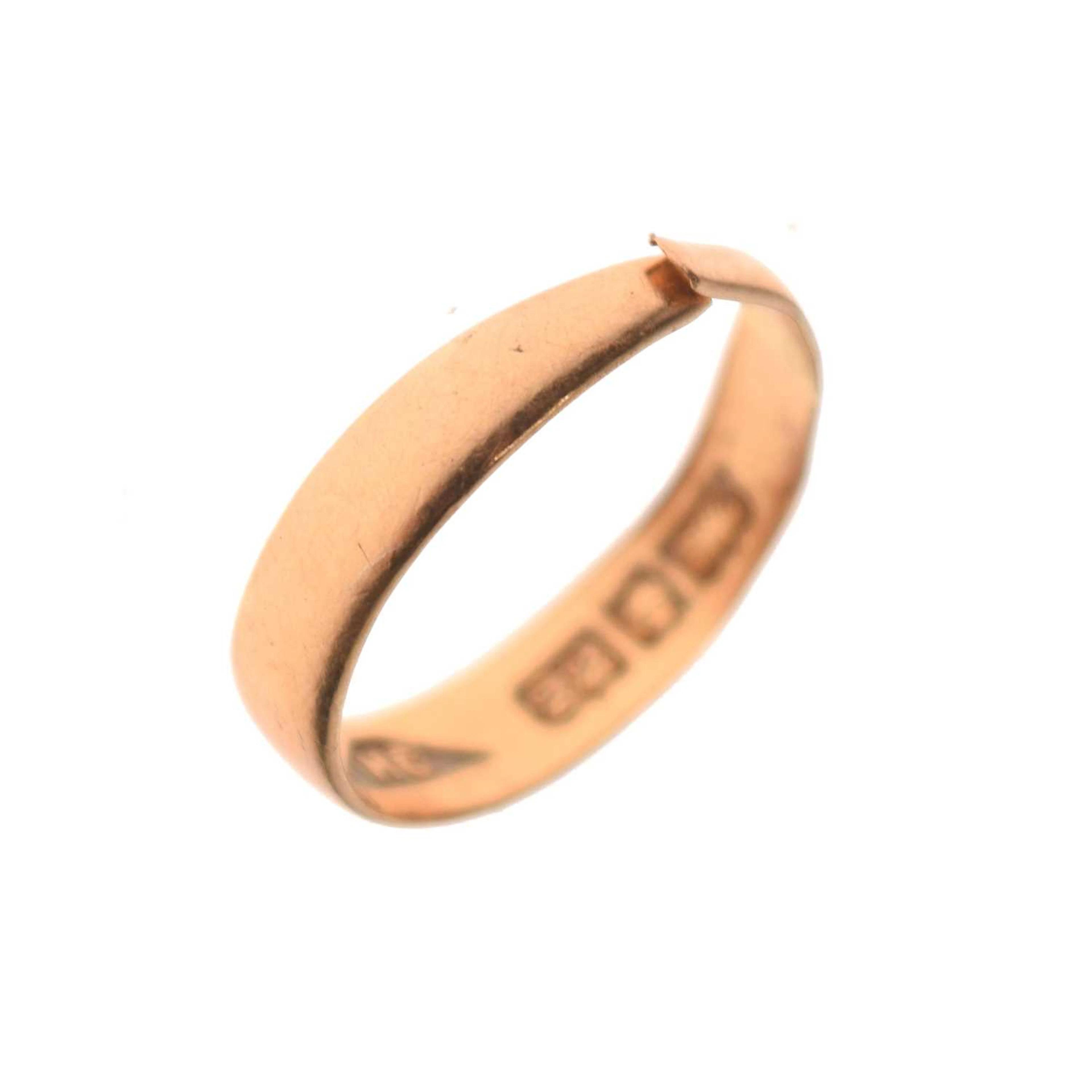 22ct gold wedding band (a/f)