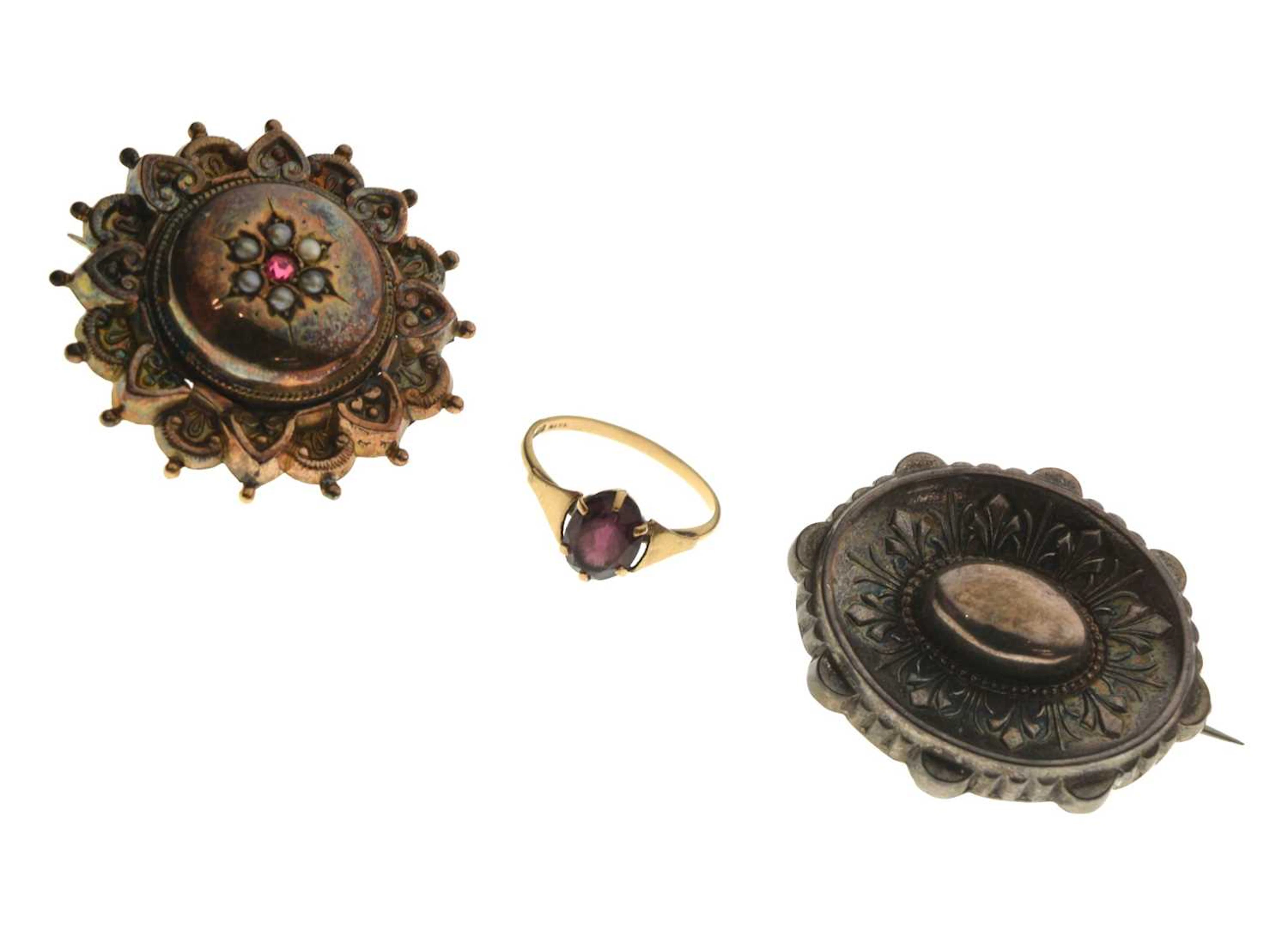 9ct gold dress ring claw set an oval amethyst, and two unmarked Victorian