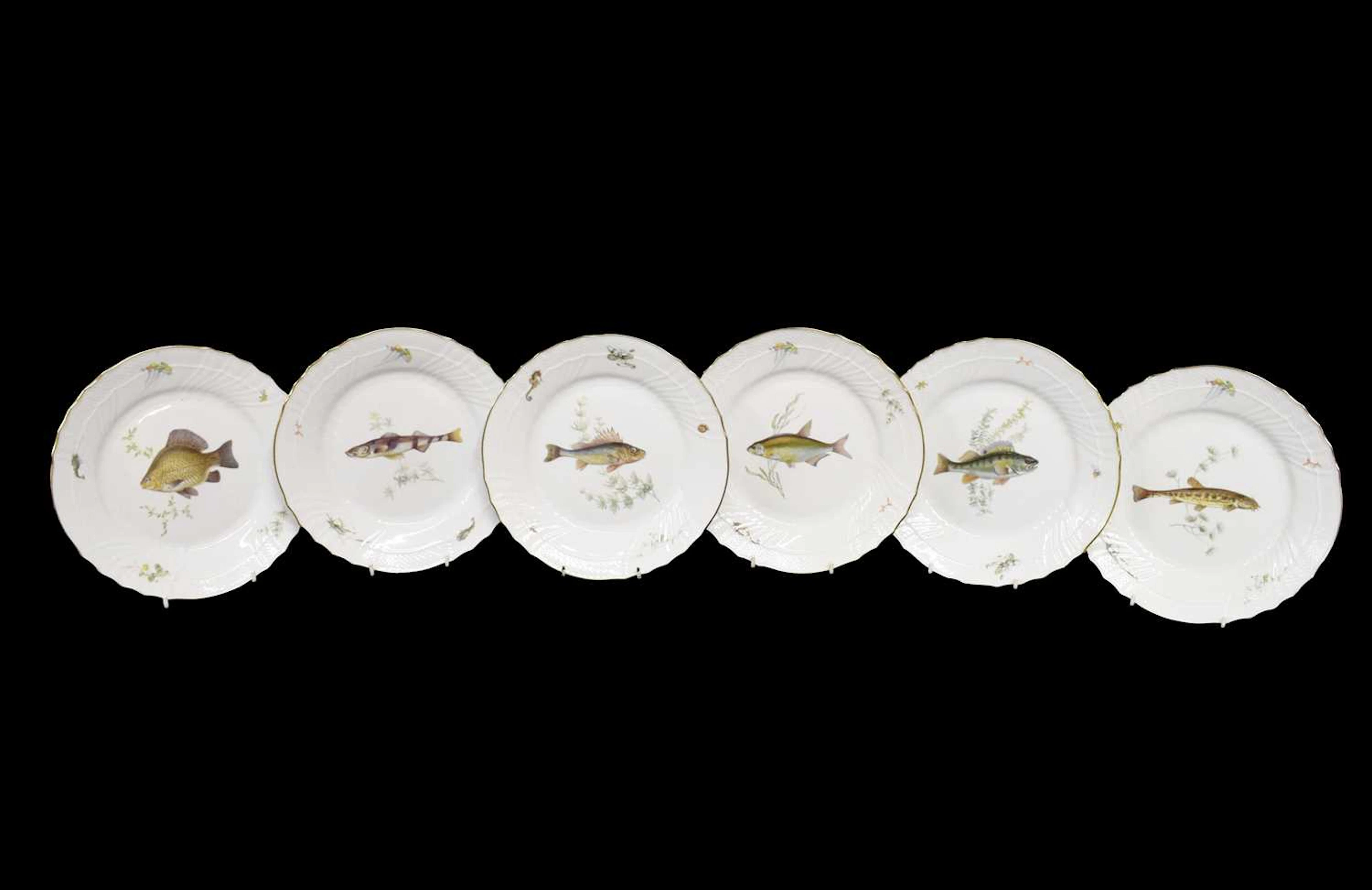 Set of six Richard Ginori 'Quenelle' (fish pattern) porcelain dinner plates