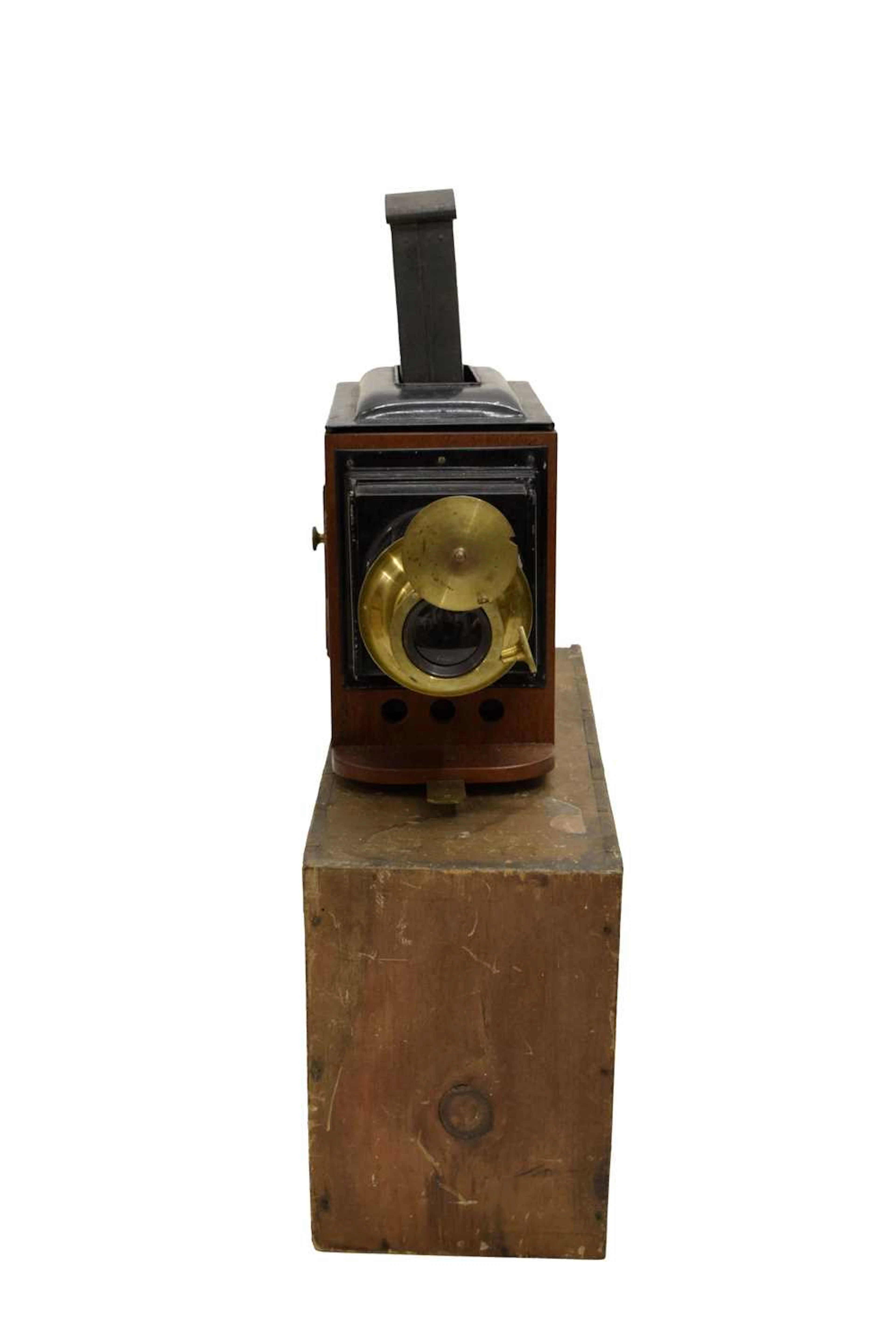 Late 19th or early 20th century brass and mahogany 'magic lantern'
