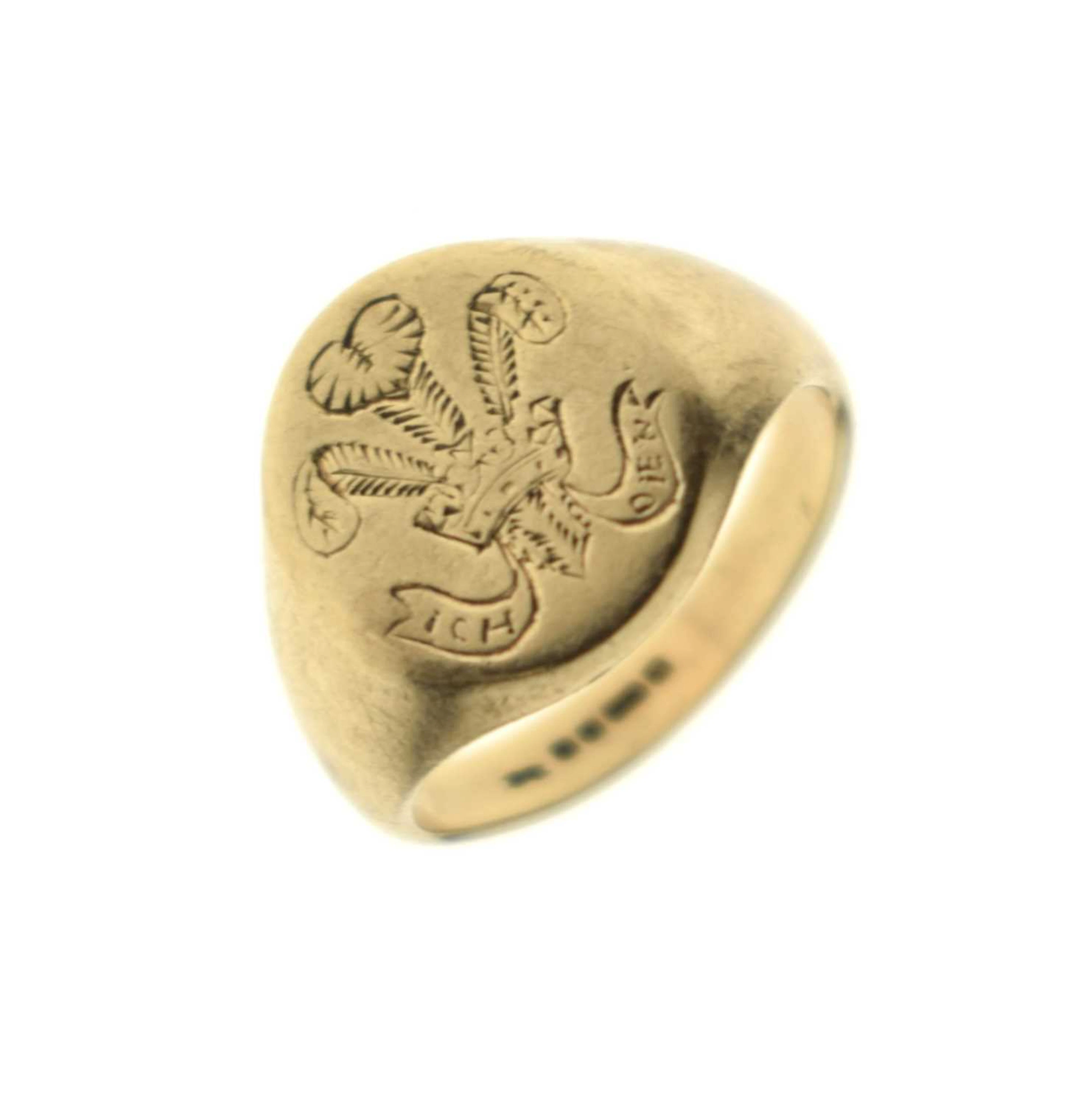 9ct gold Prince of Wales signet ring