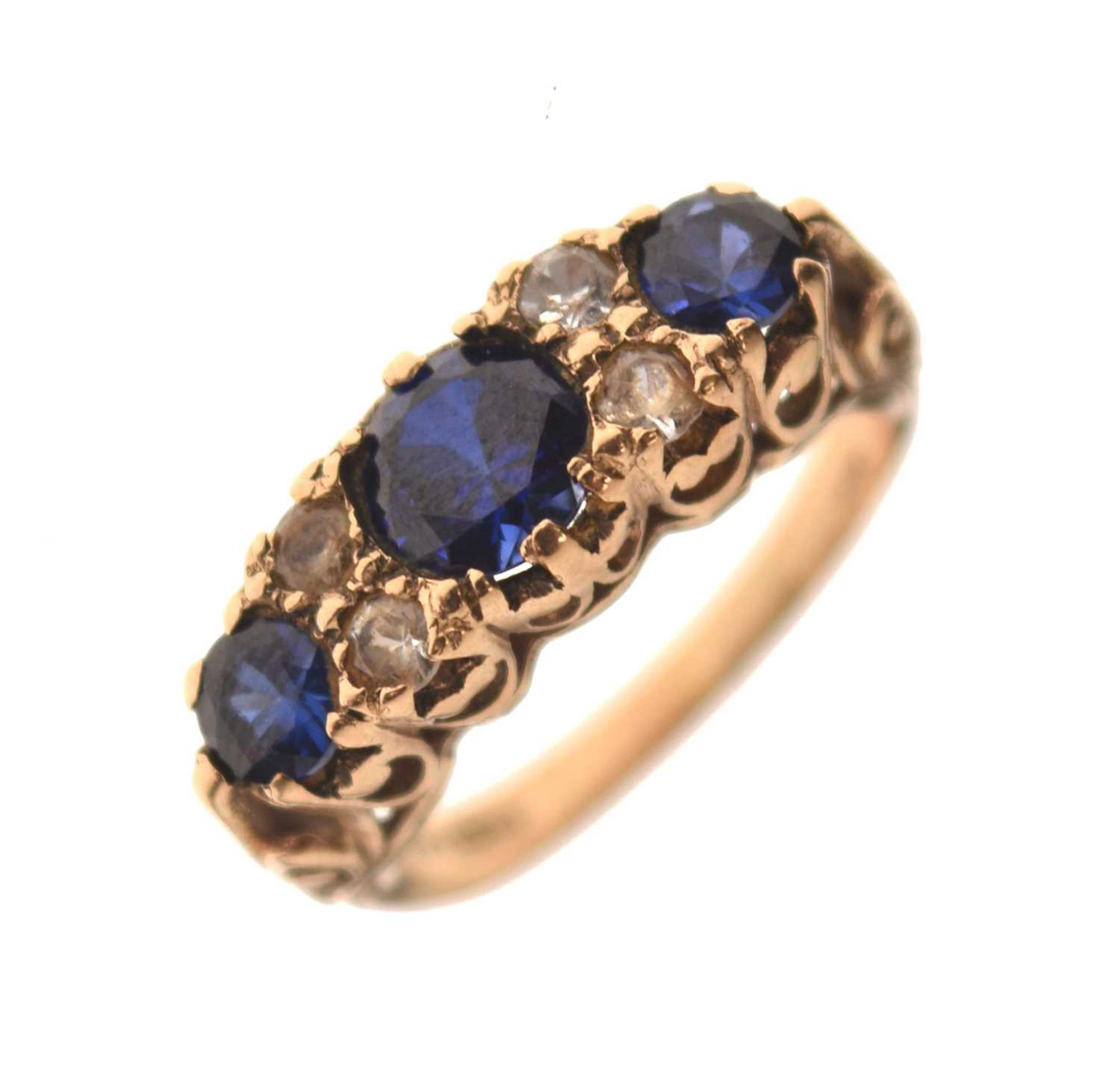 Gem-set yellow metal dress ring