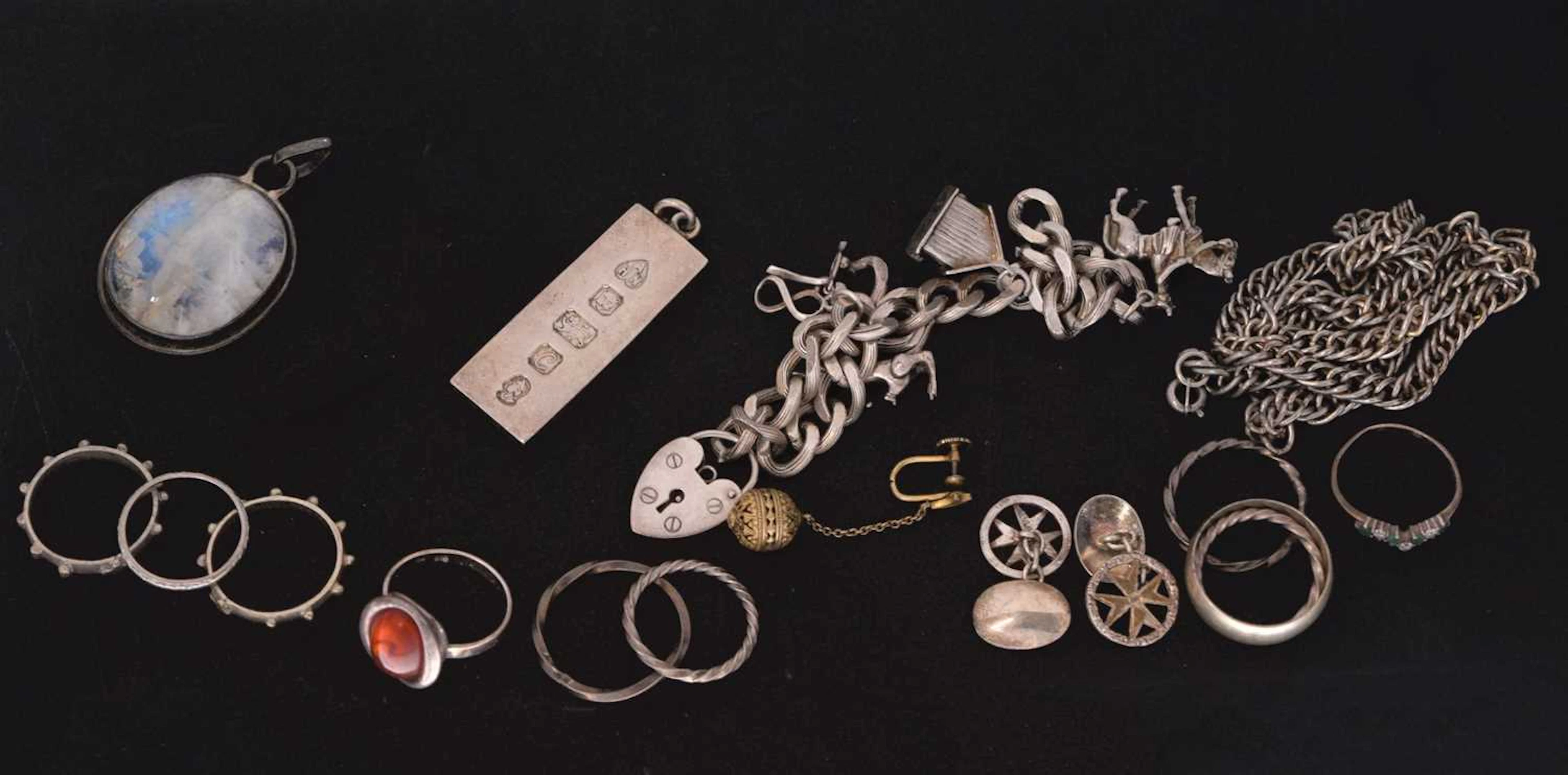 Assorted silver and white metal jewellery